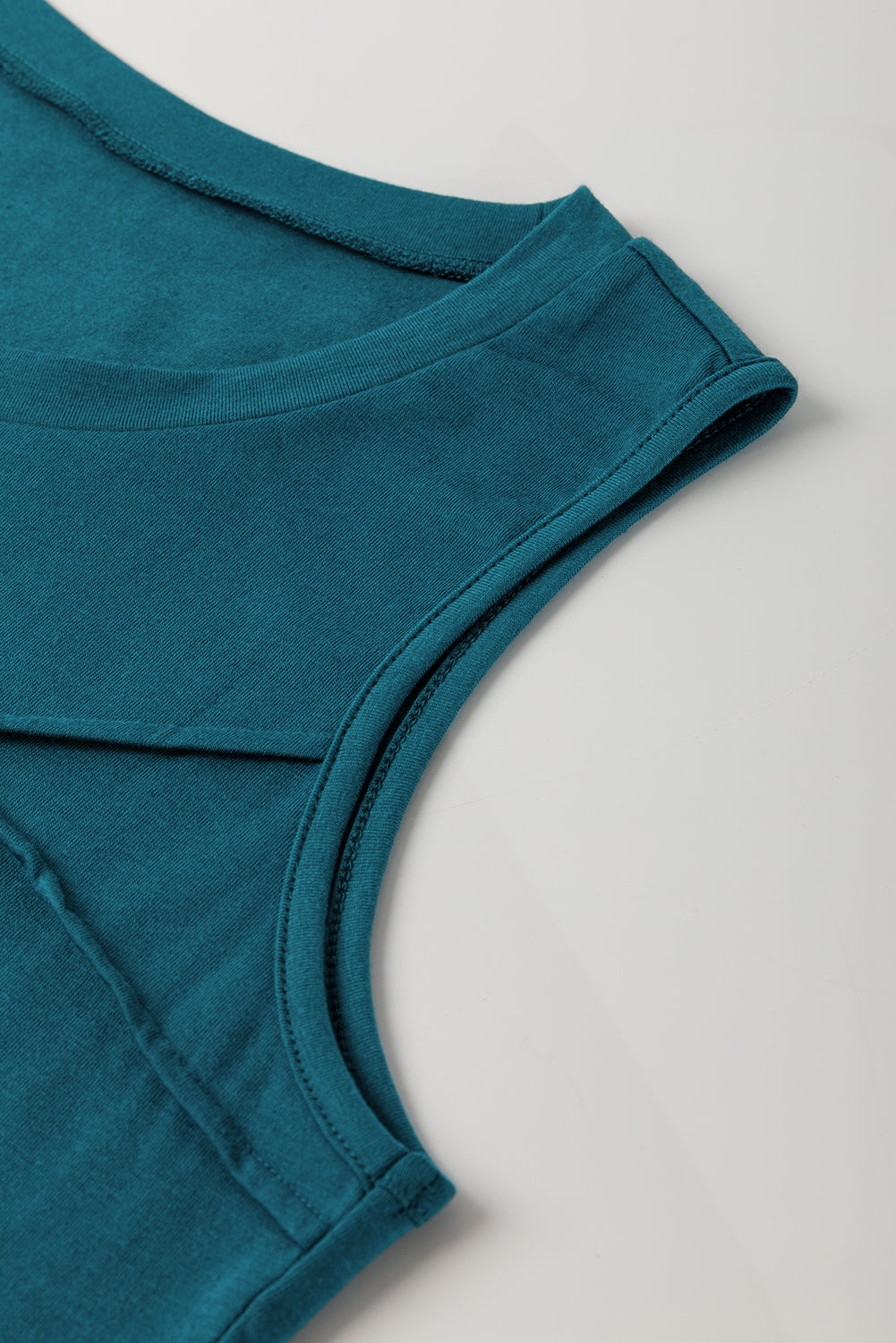 Solid Colour Stitching Detail Round Neck Tank Top eAura
