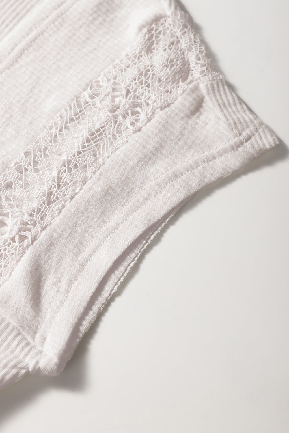 White Ribbed Texture Lace Patchwork Short Sleeve Top eAura