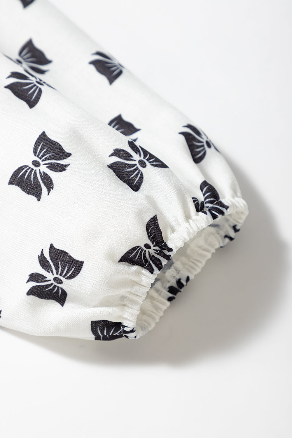 White Bow Knot Print Piping Trim Ruffled Crew Neck Blouse eAura