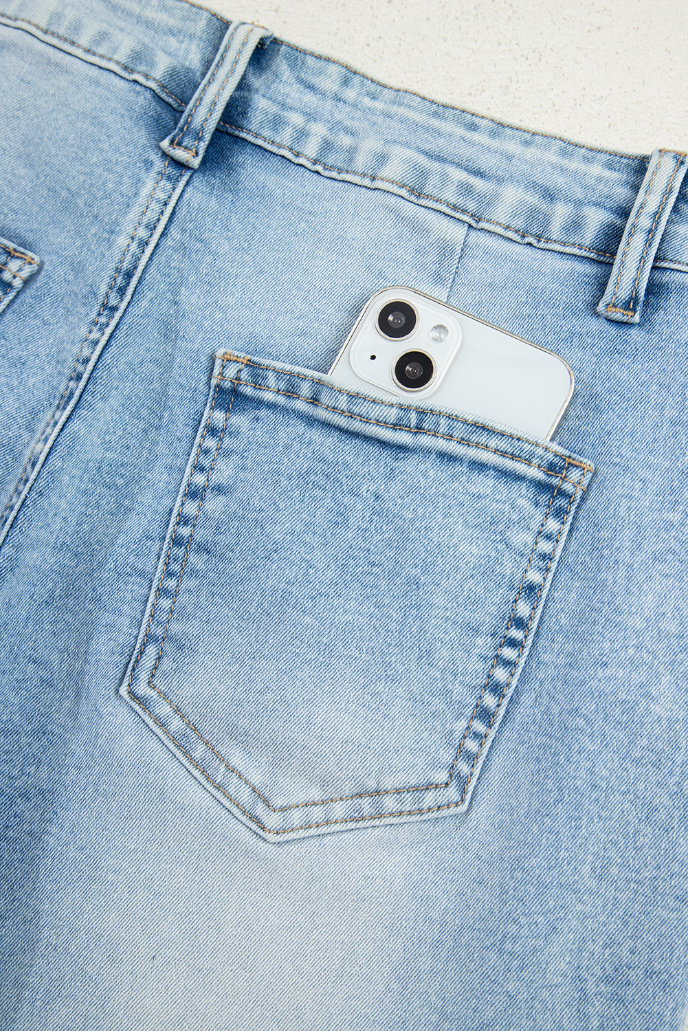 Flower Patched Light Wash Cropped High Waist Jeans - eAura