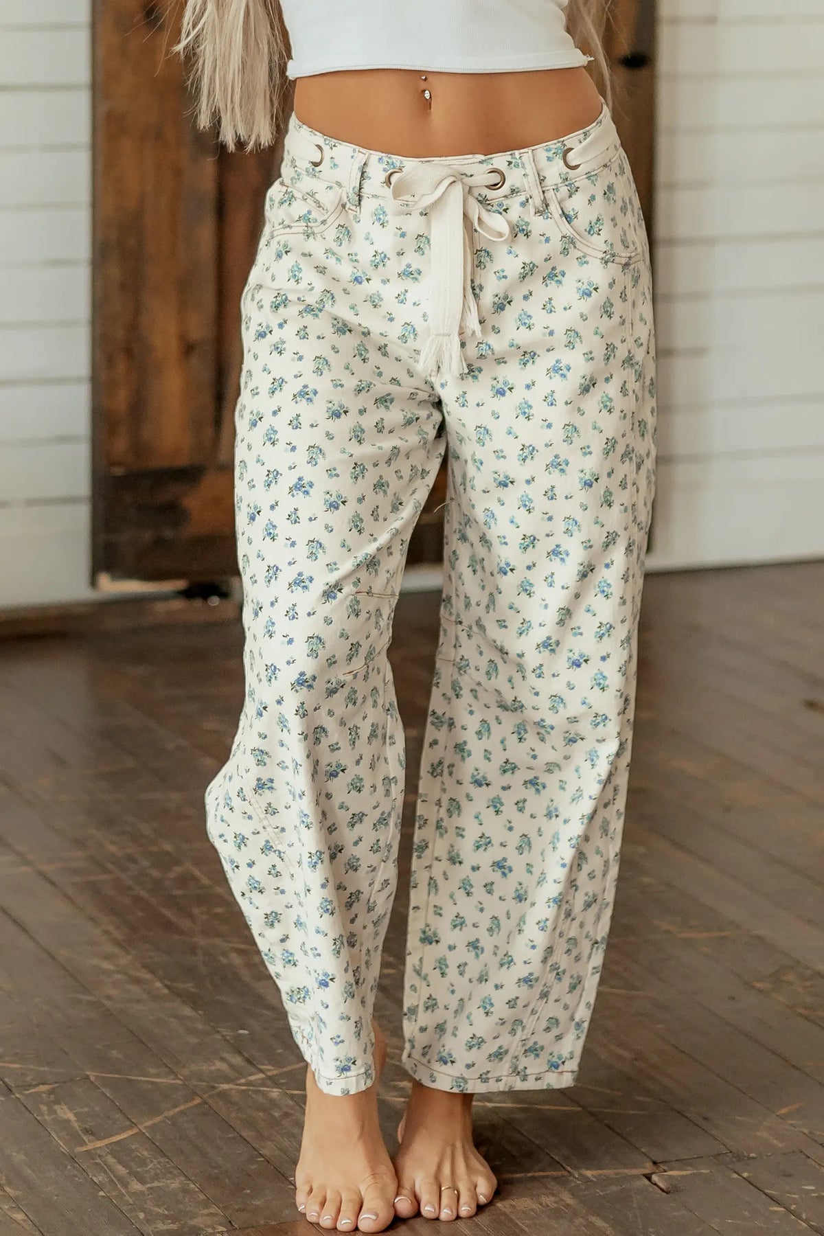 Grommet Knot Waist Floral Barrel Leg Jeans – Beige