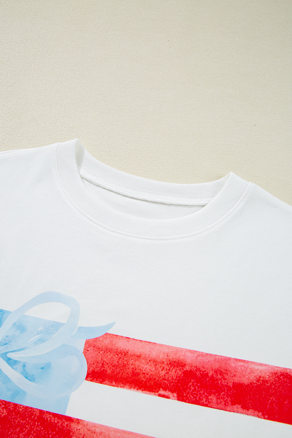 White Flag Bow Graphic Crewneck Tee eAura