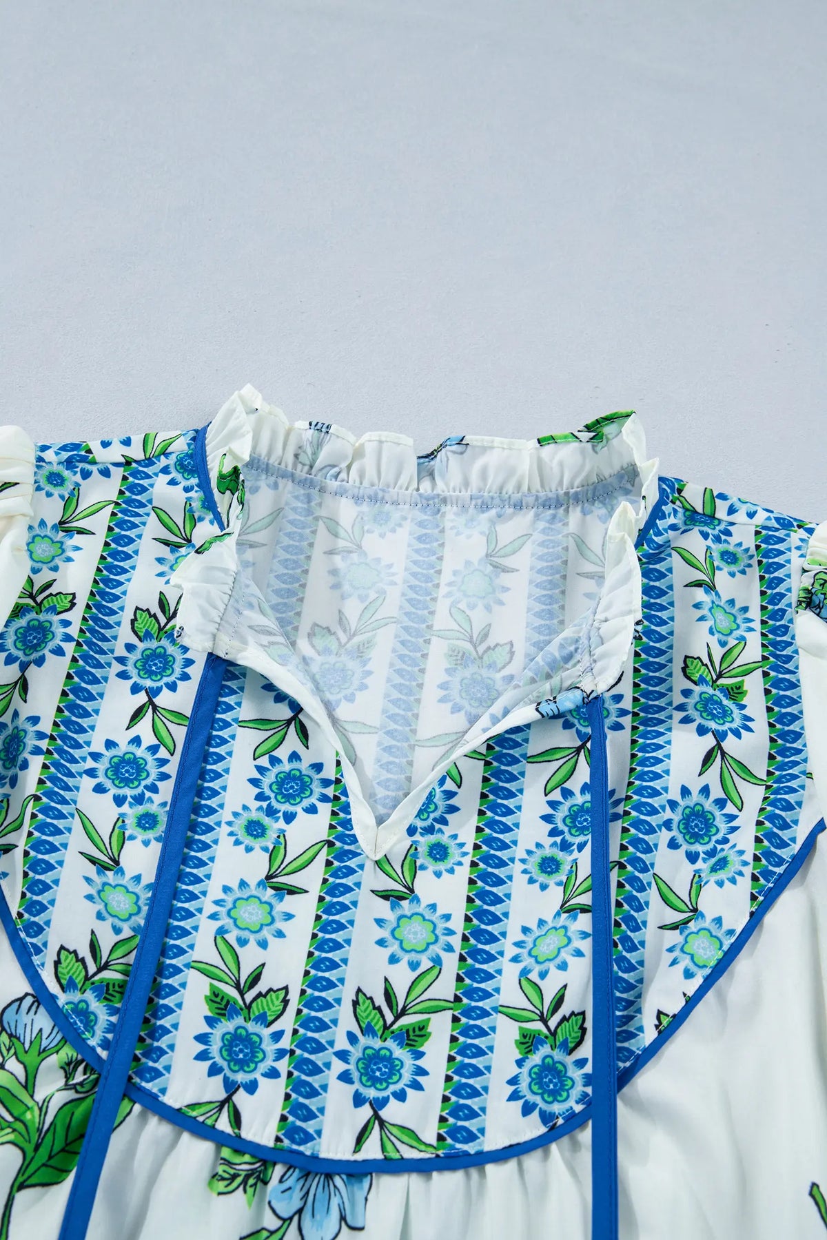 Floral Print Contrast Trim Tie Neck Blouse – White