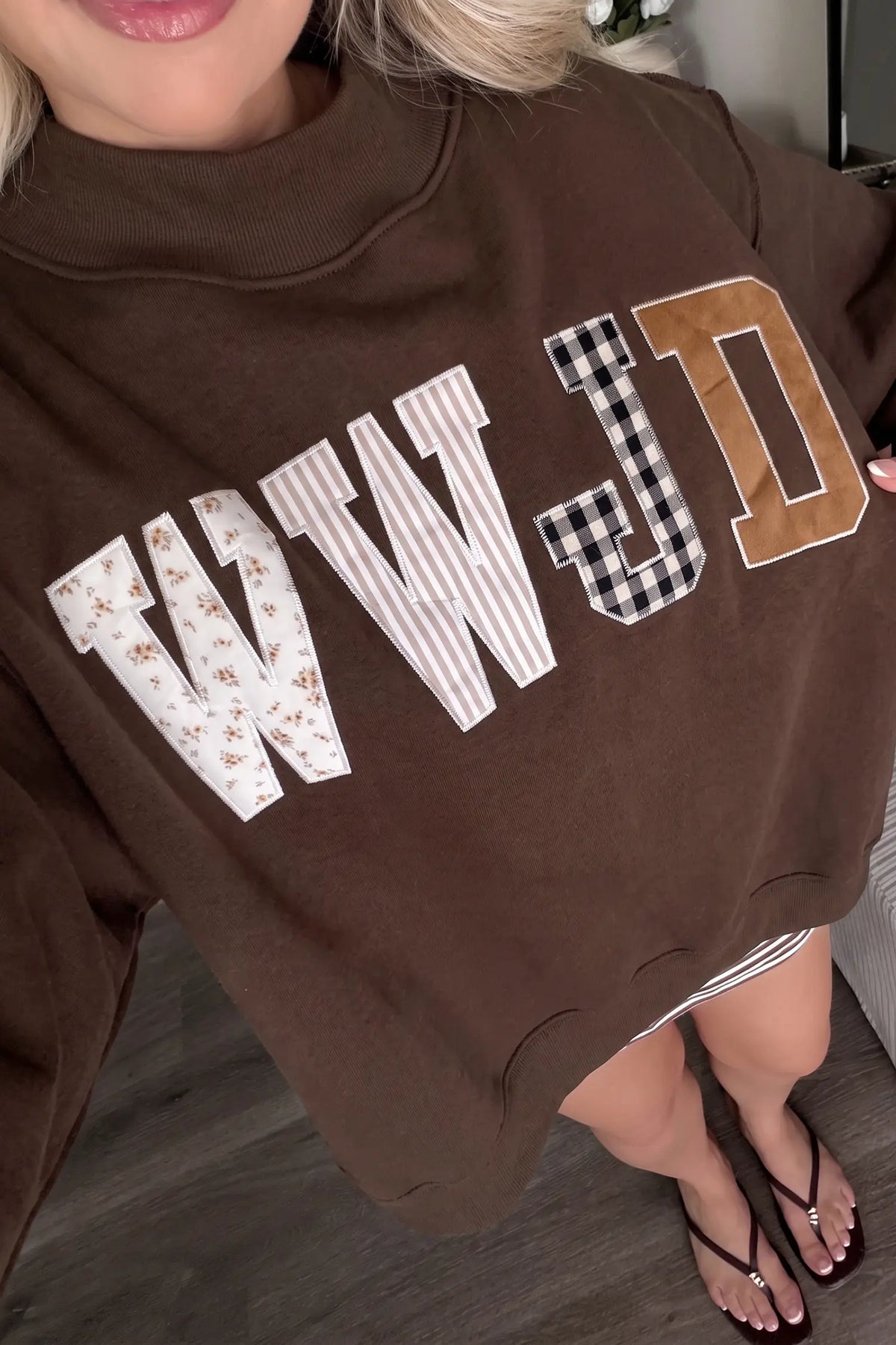 WWJD Mixed Pattern Embroidered Patch Graphic Mock Neck Sweatshirt – Grey