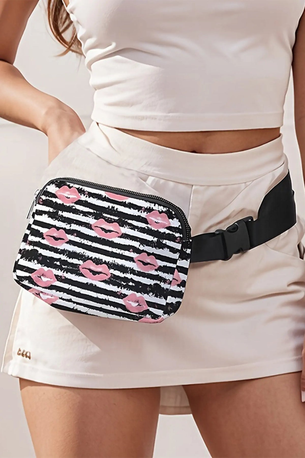Vintage Stripe & Kiss Lips Print Crossbody Bag