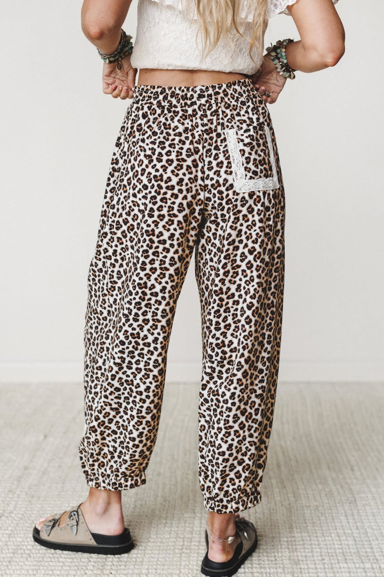 Leopard Print Ankle-Length Elastic Waist Pants – Black