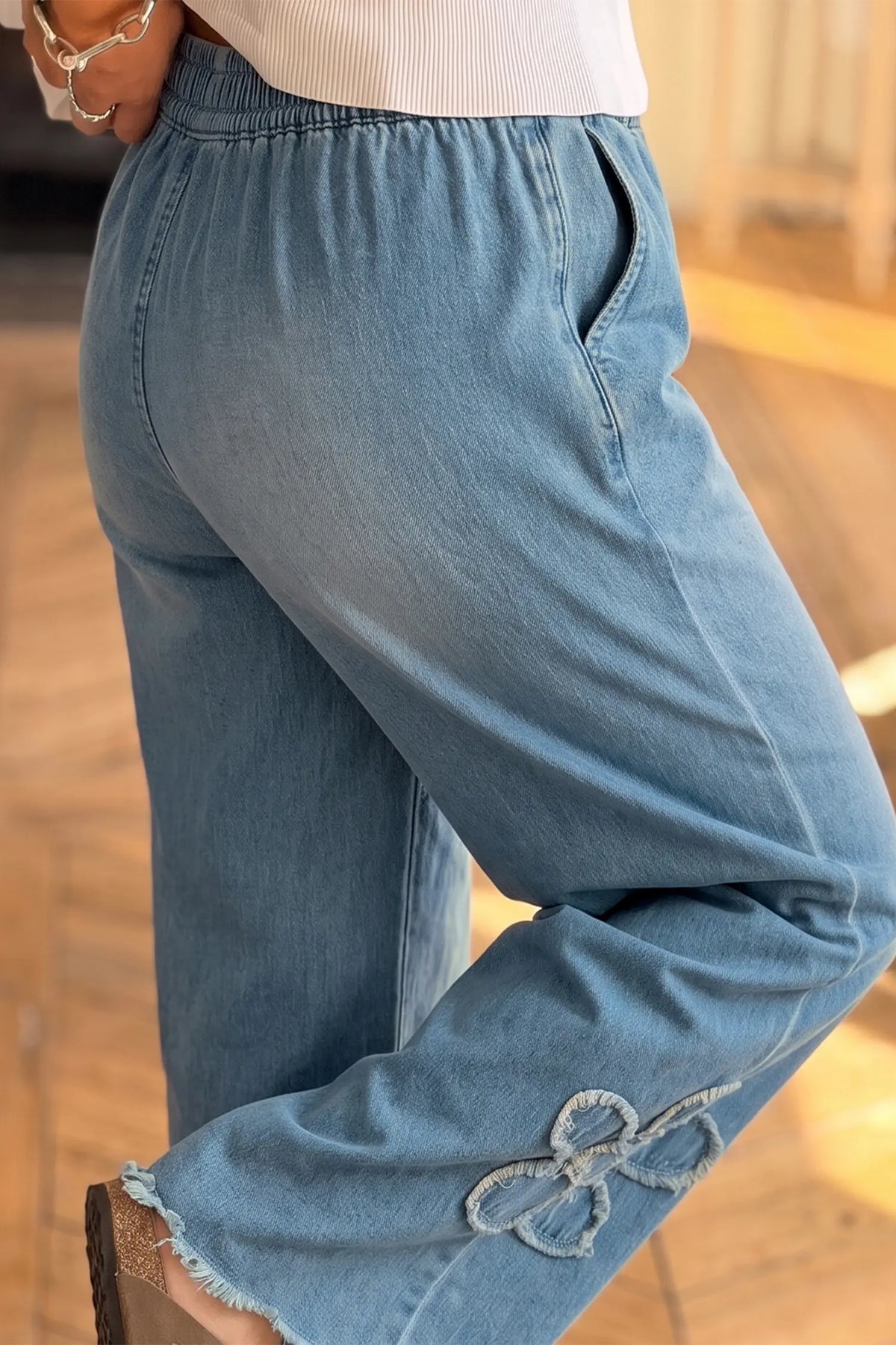 Beau Frayed Floral Patch Wide Leg Raw Hem Wide Leg Jeans – Blue