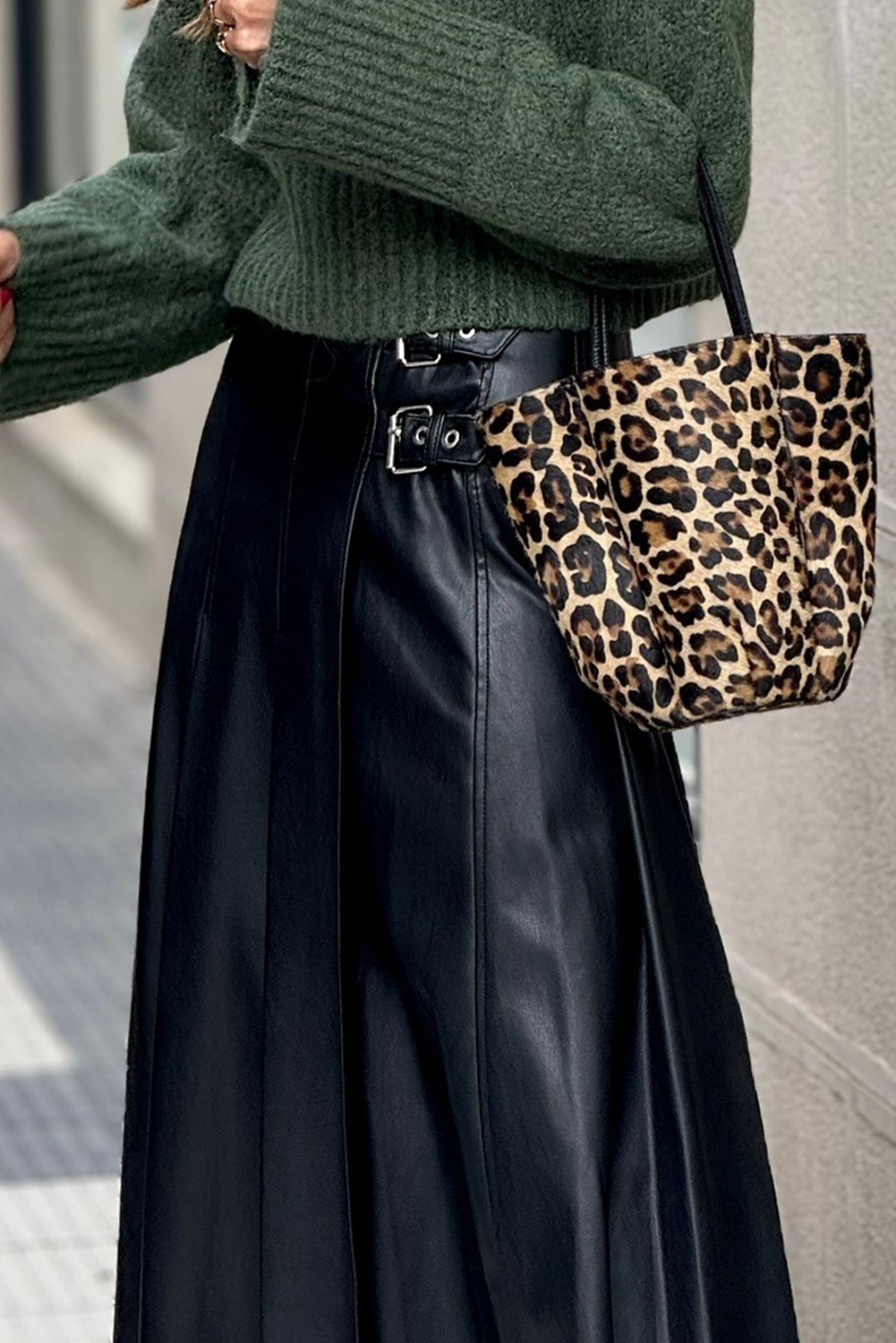 Black Faux Leather Retro Buckle Detail Pleated Stitch Flared Midi Skirt Dear-Lover Dropshipping