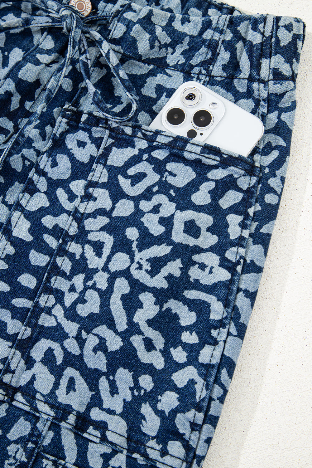 Leopard Printed Drawstring Elastic Waistband Pocketed Wide Leg Jeans - eAura