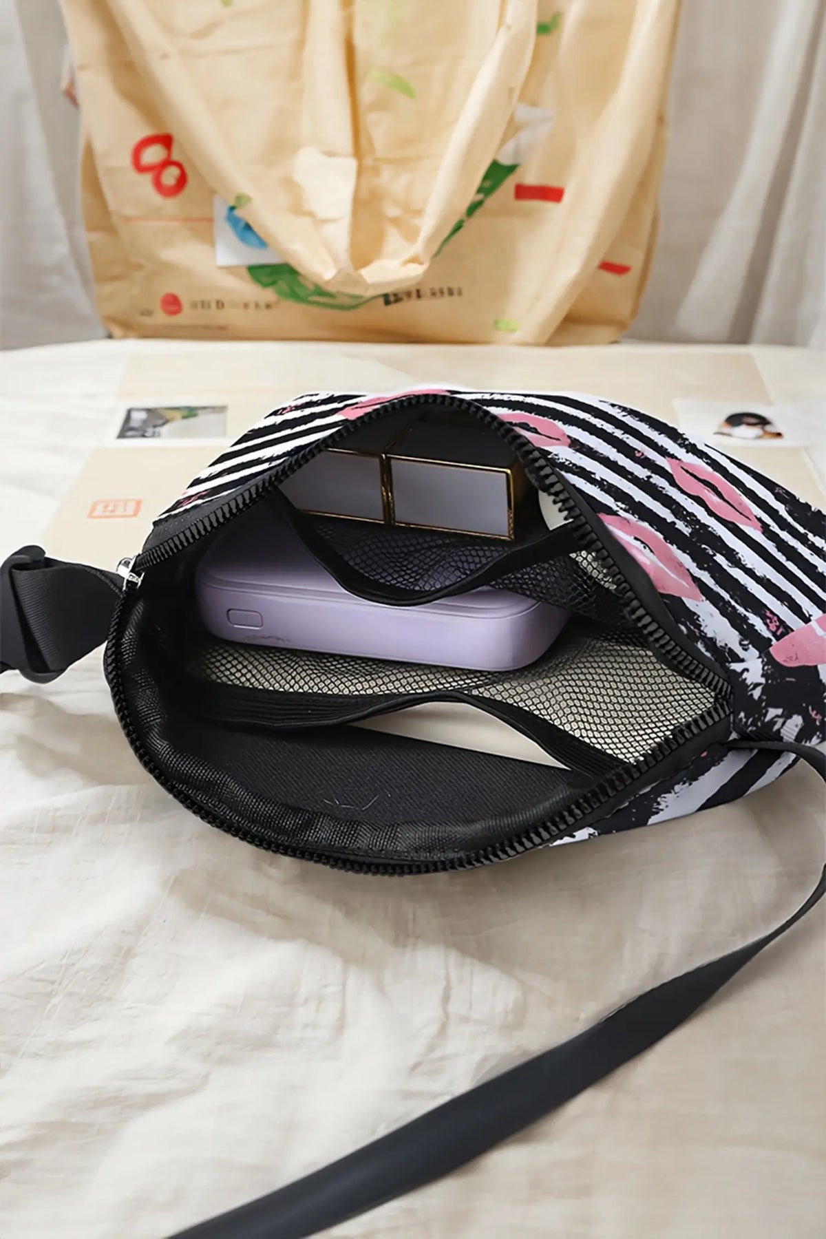 Vintage Stripe & Kiss Lips Print Crossbody Bag