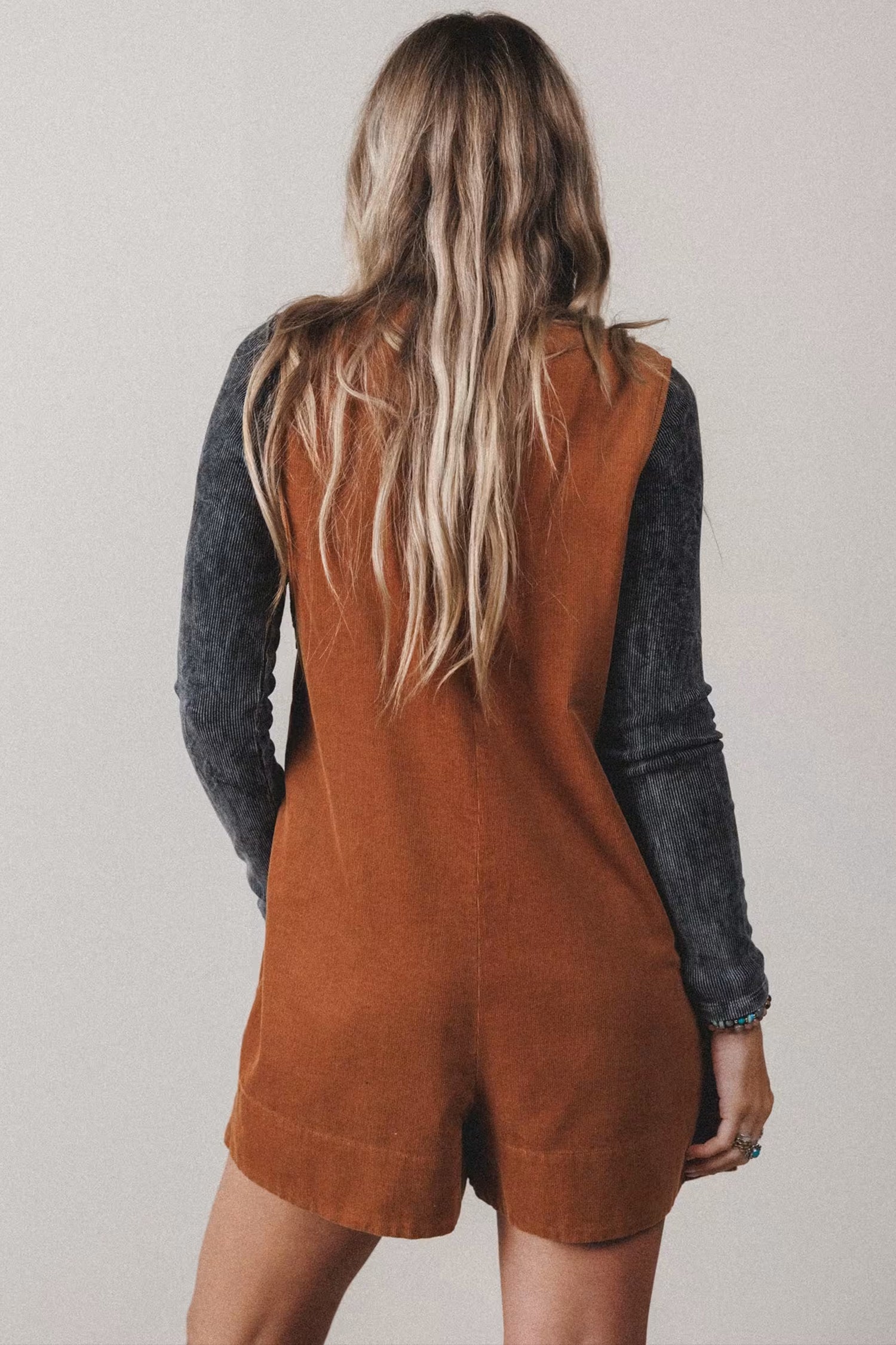 Solid Color Tie V Neck Sleeveless Corduroy Romper – Cinnamon