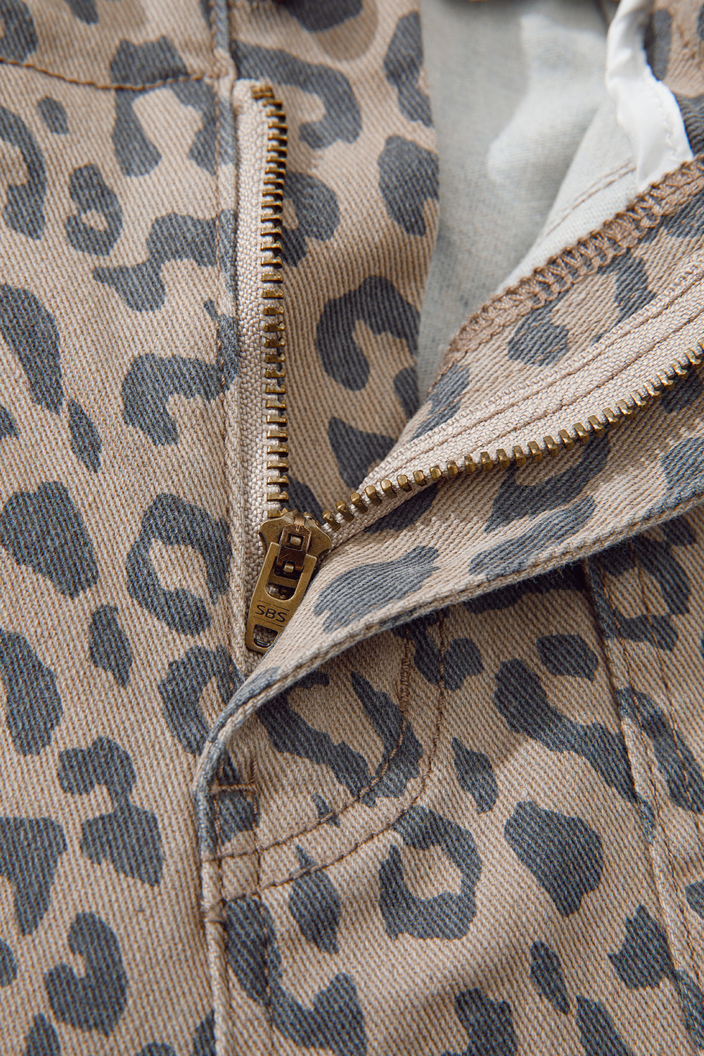 Leopard Printed Drawstring Elastic Waistband Pocketed Wide Leg Jeans - eAura