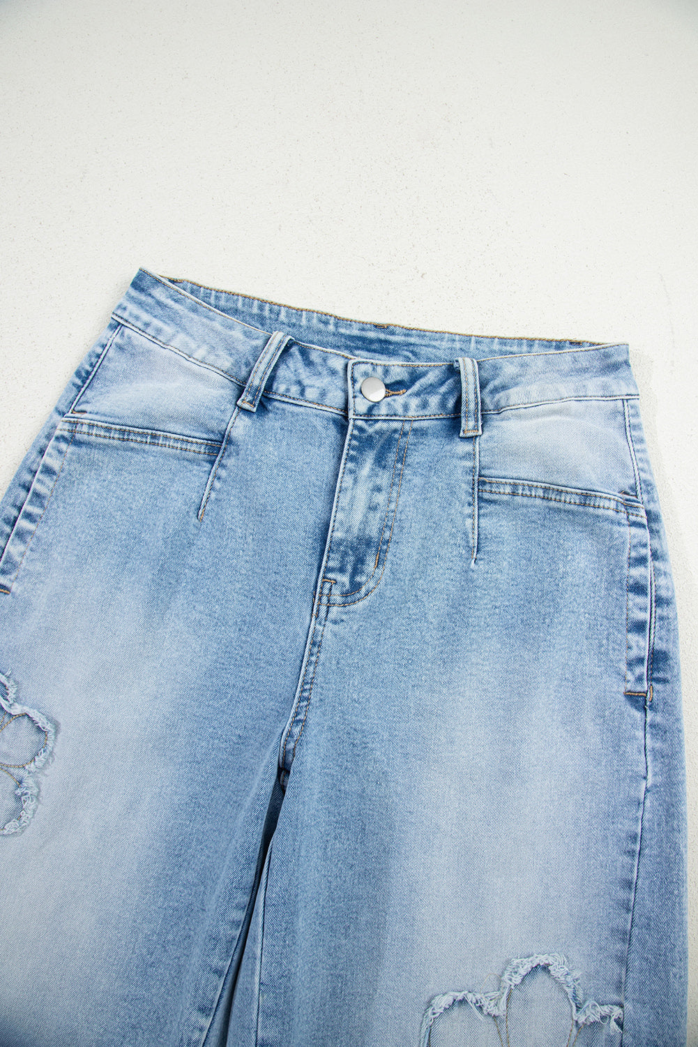 Flower Patched Light Wash Cropped High Waist Jeans - eAura