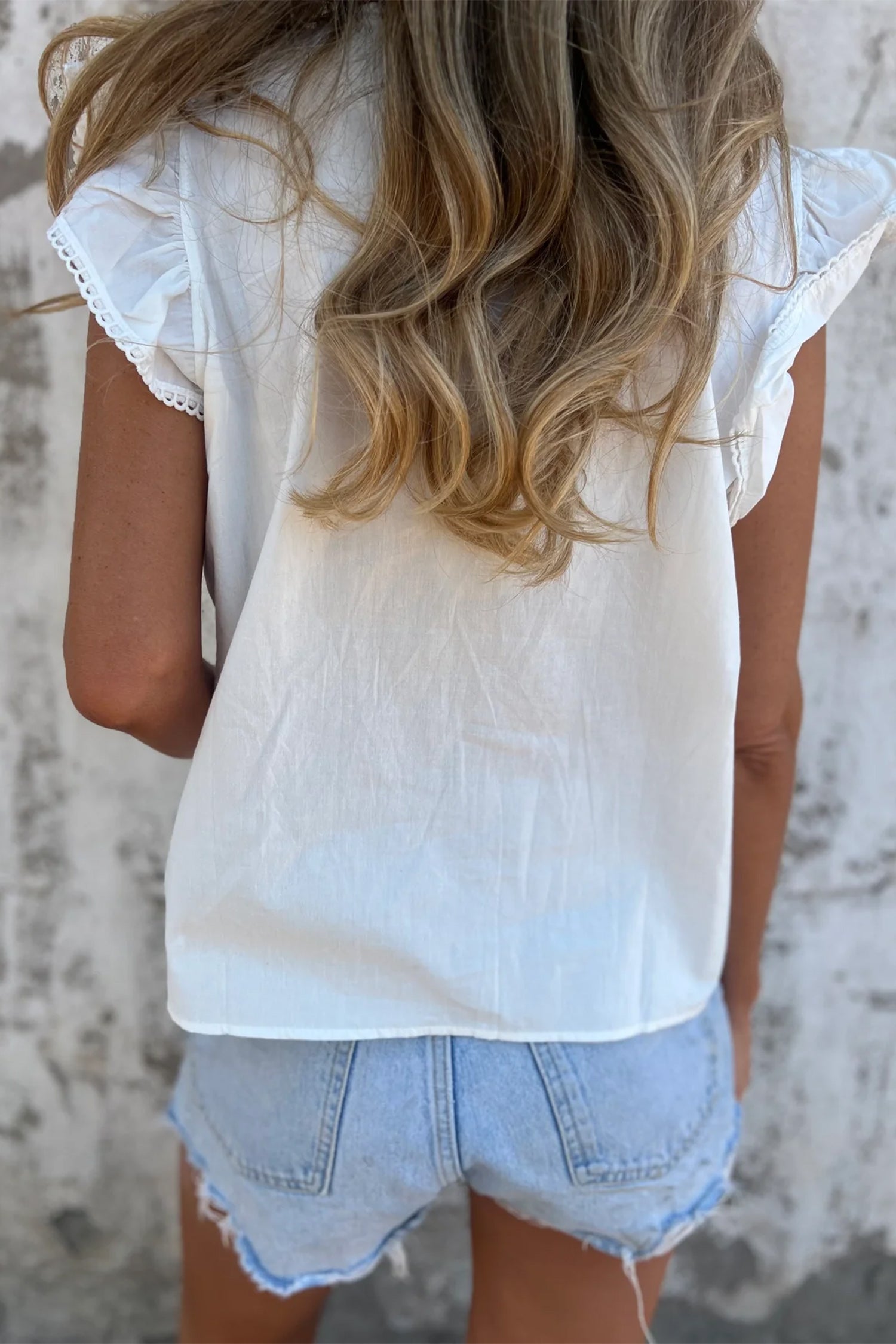 Bonbon Lace Detail Flutter Sleeve Pleated Round Neck Blouse – Pink