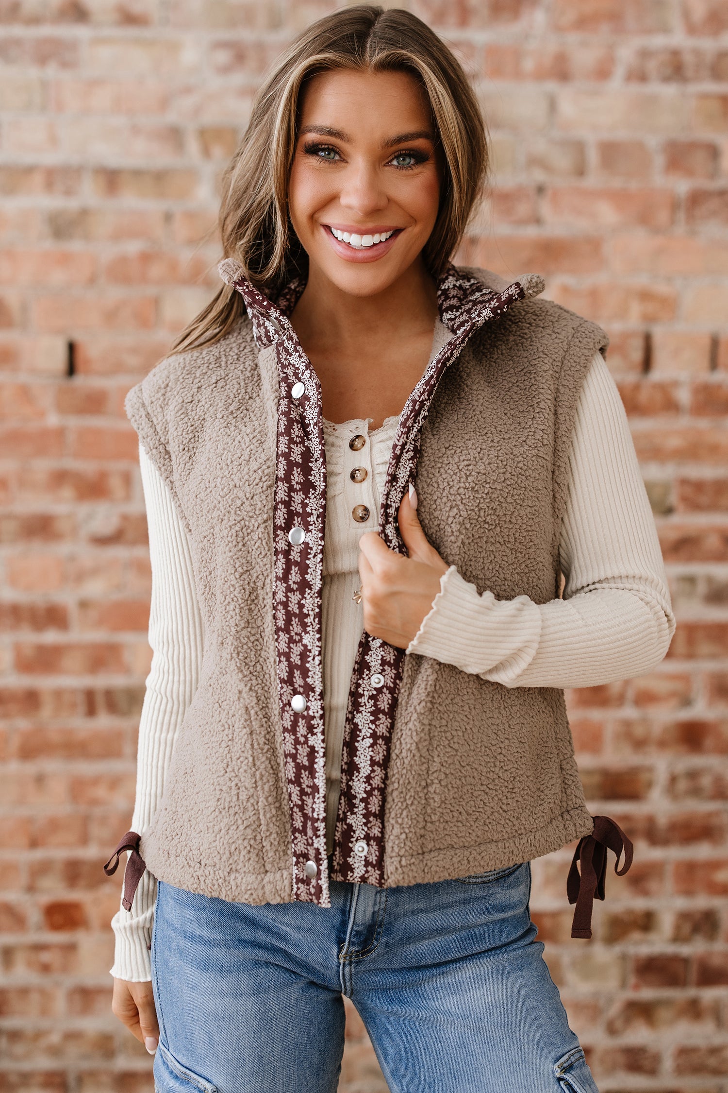 Side Bows Sherpa Fleece Vest – Goat