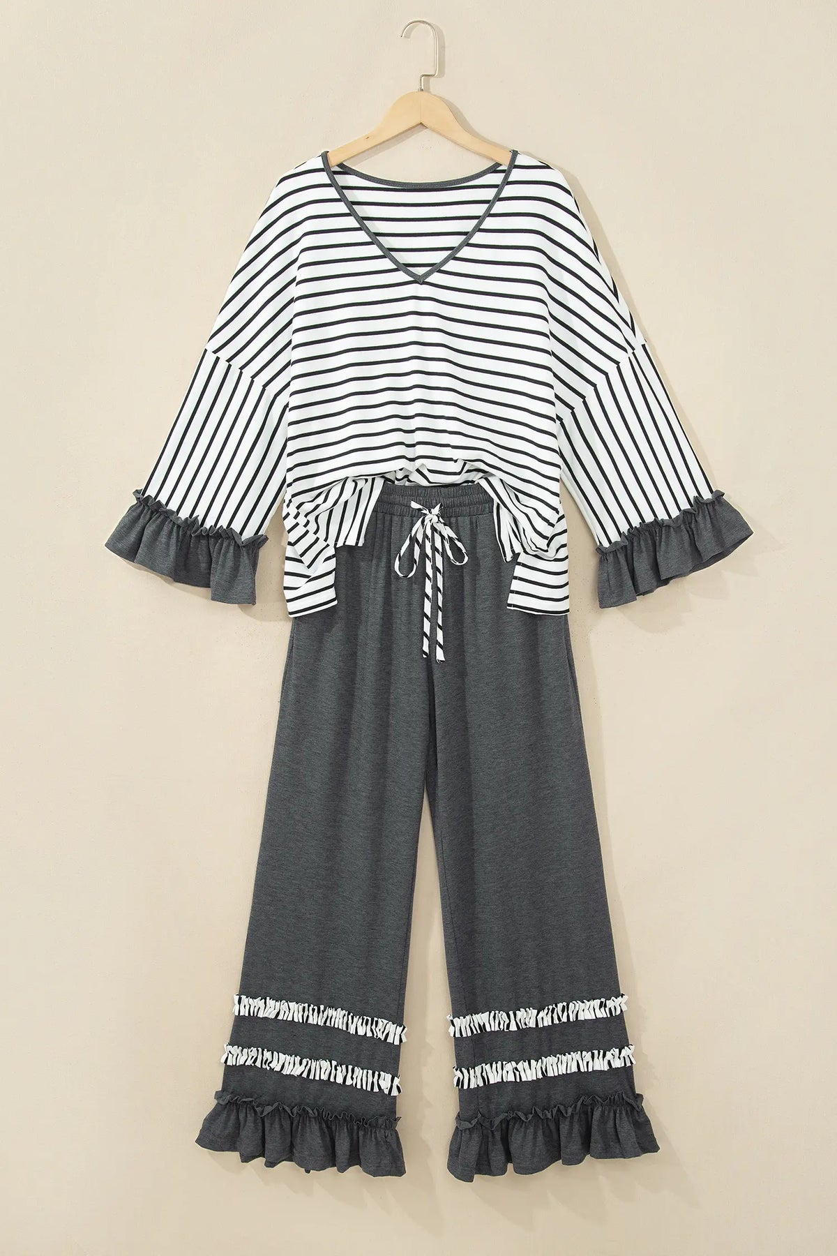 V Neck Ruffle Contrast Sleeve Top Drawstring Pants 2pcs Set – Grey Stripe