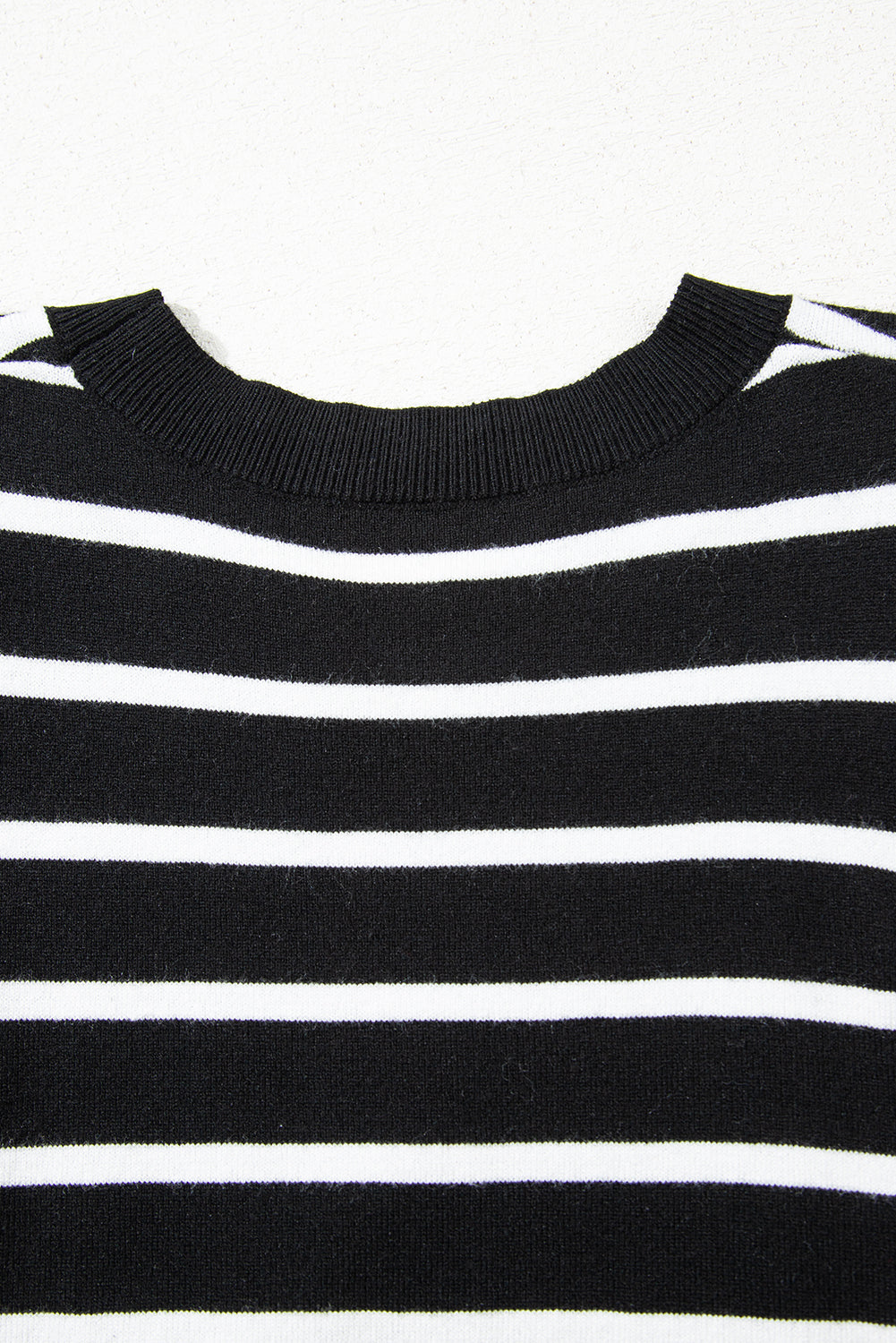Ribbed Trim Round Neck Bubble Sleeve Knitted Top eAura