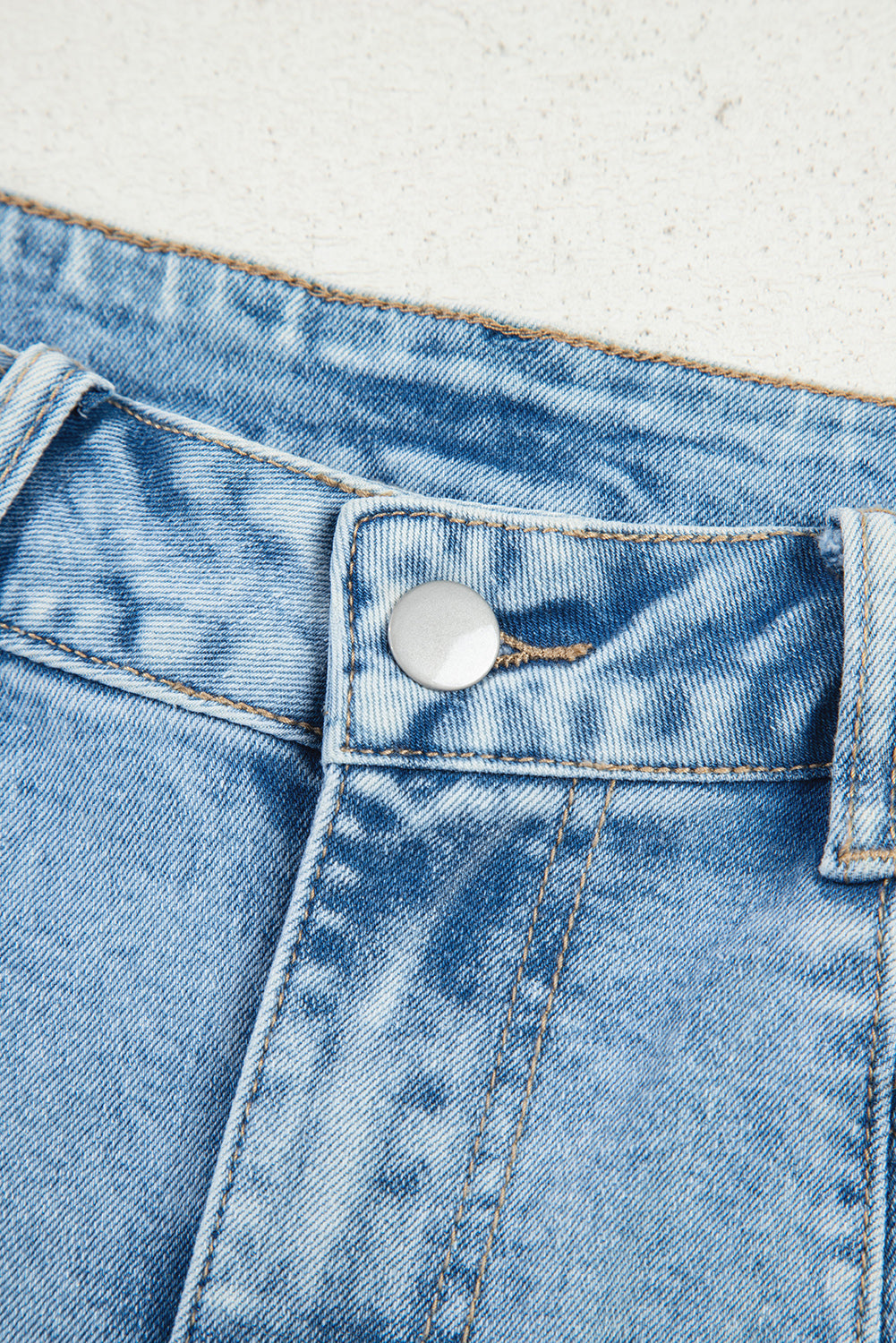 Flower Patched Light Wash Cropped High Waist Jeans - eAura