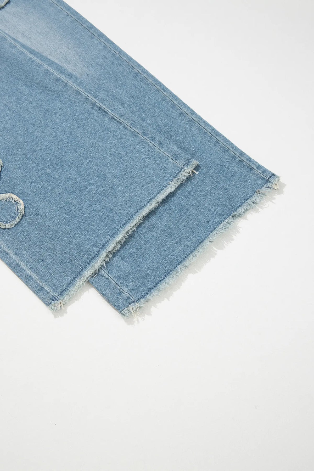 Beau Frayed Floral Patch Wide Leg Raw Hem Wide Leg Jeans – Blue