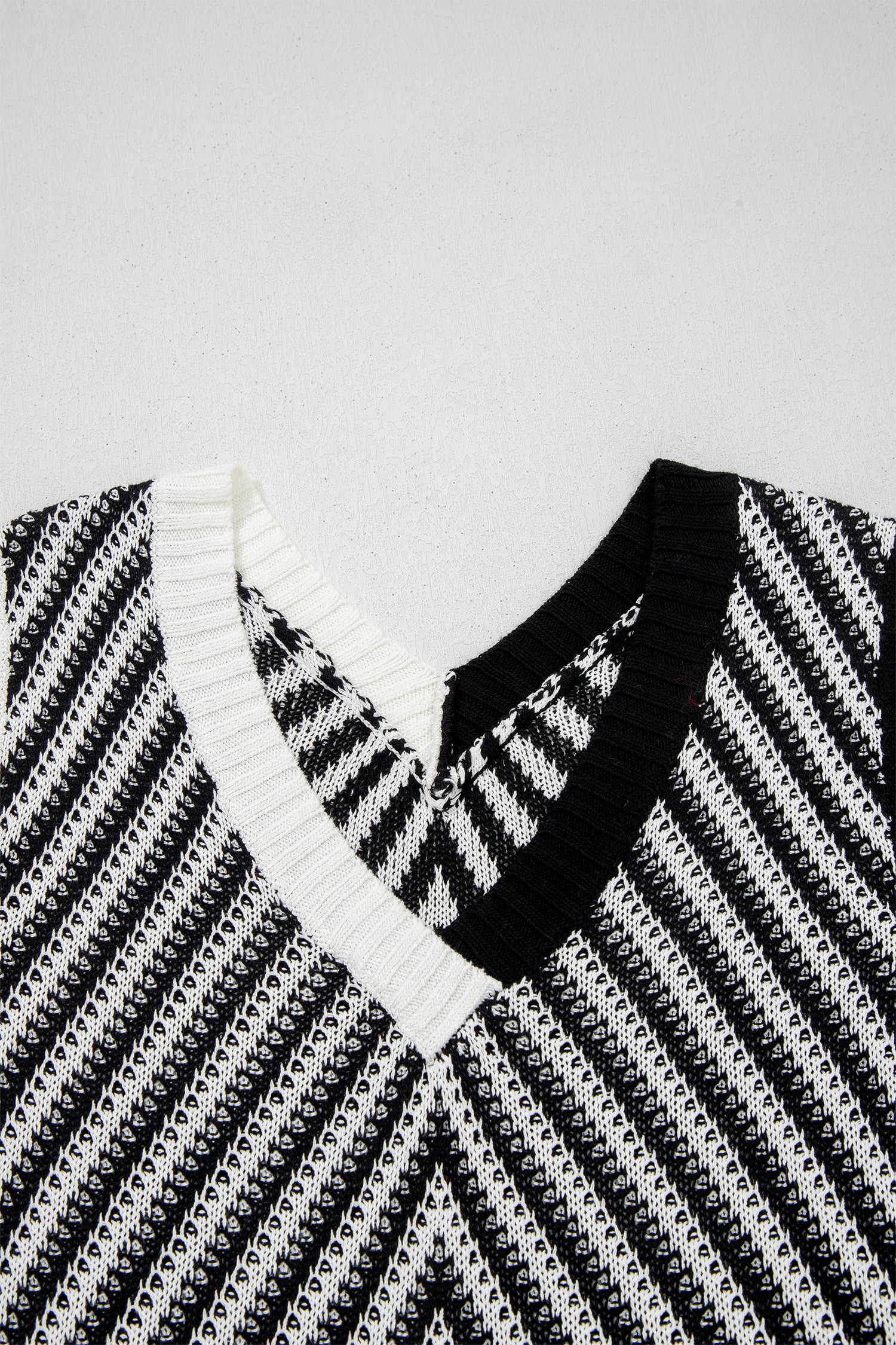 Contrast Chevron Knit V-Neck Sweater Vest