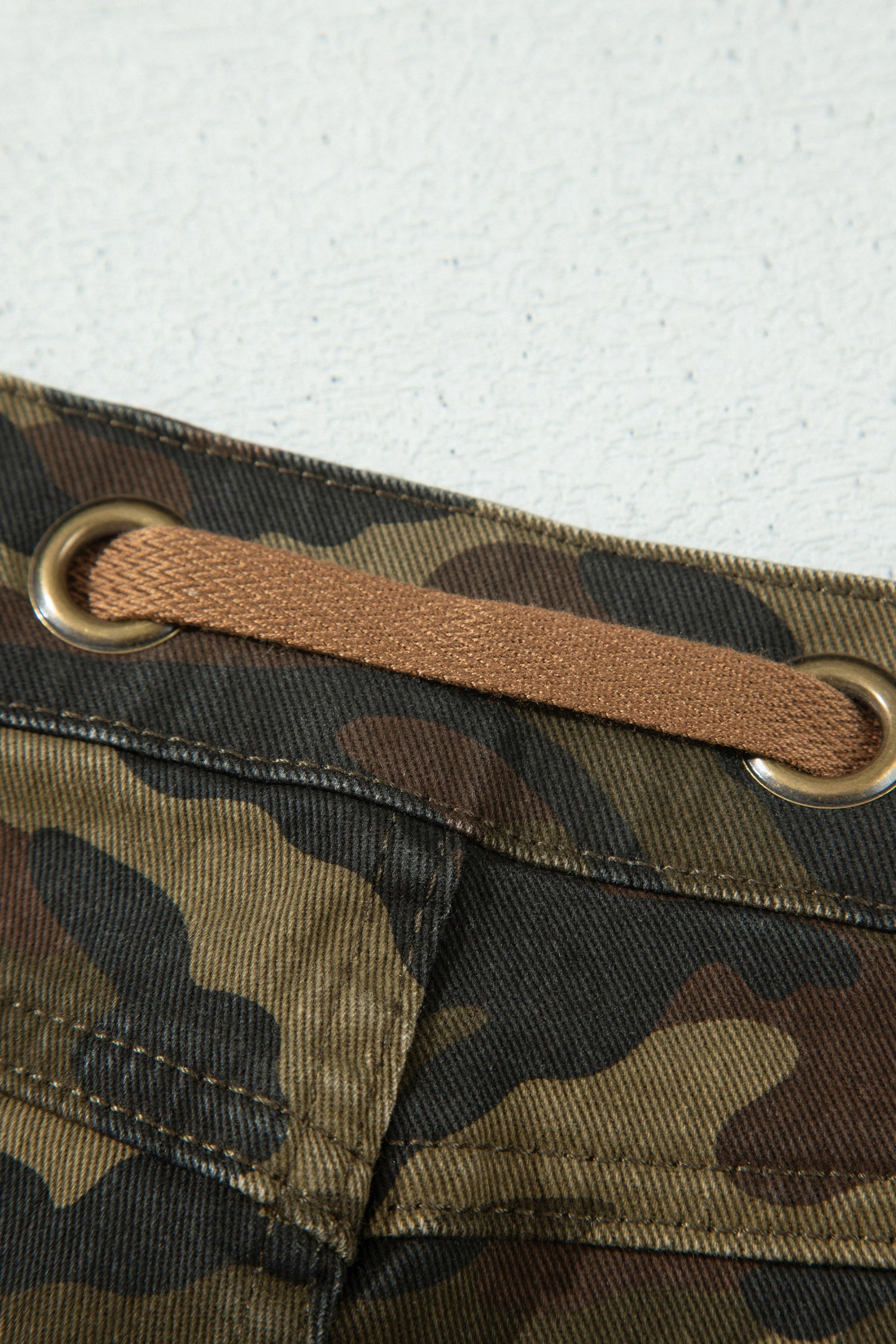 Camouflage Print Retro Grommet Tie Waist Loose Jeans – Multicolour