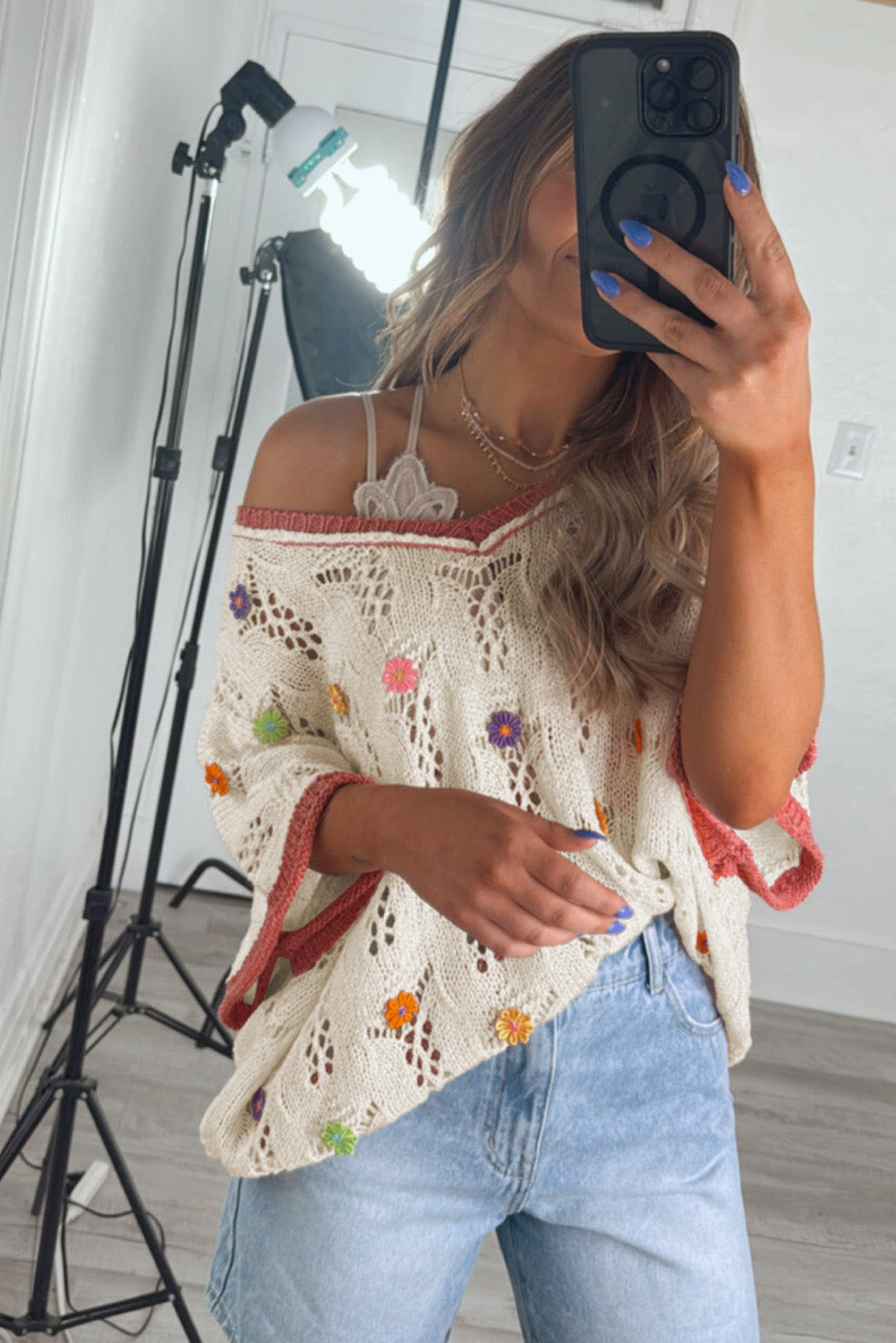 Embroidered Flowers Edge Hollowed Sweater eAura