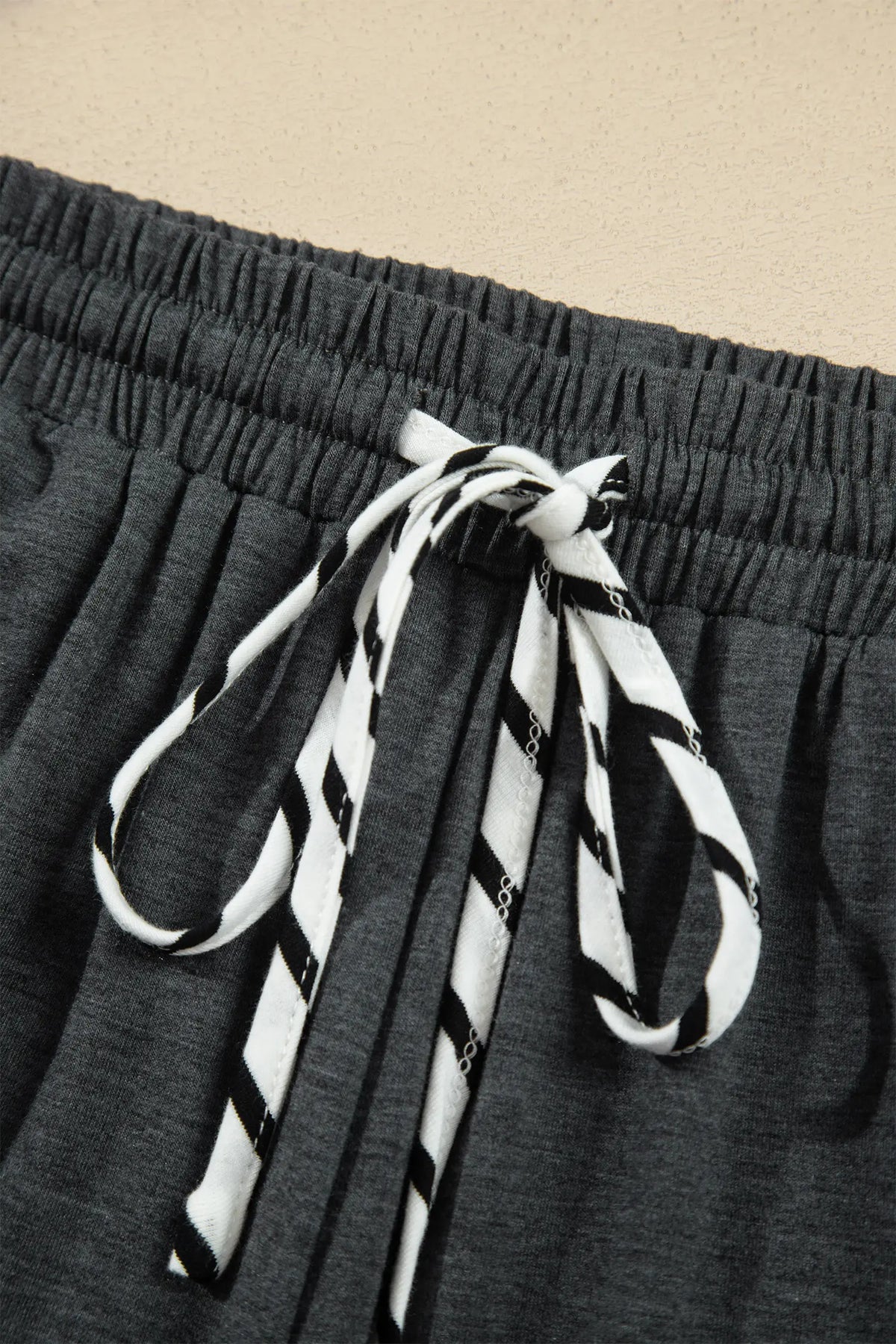 V Neck Ruffle Contrast Sleeve Top Drawstring Pants 2pcs Set – Grey Stripe