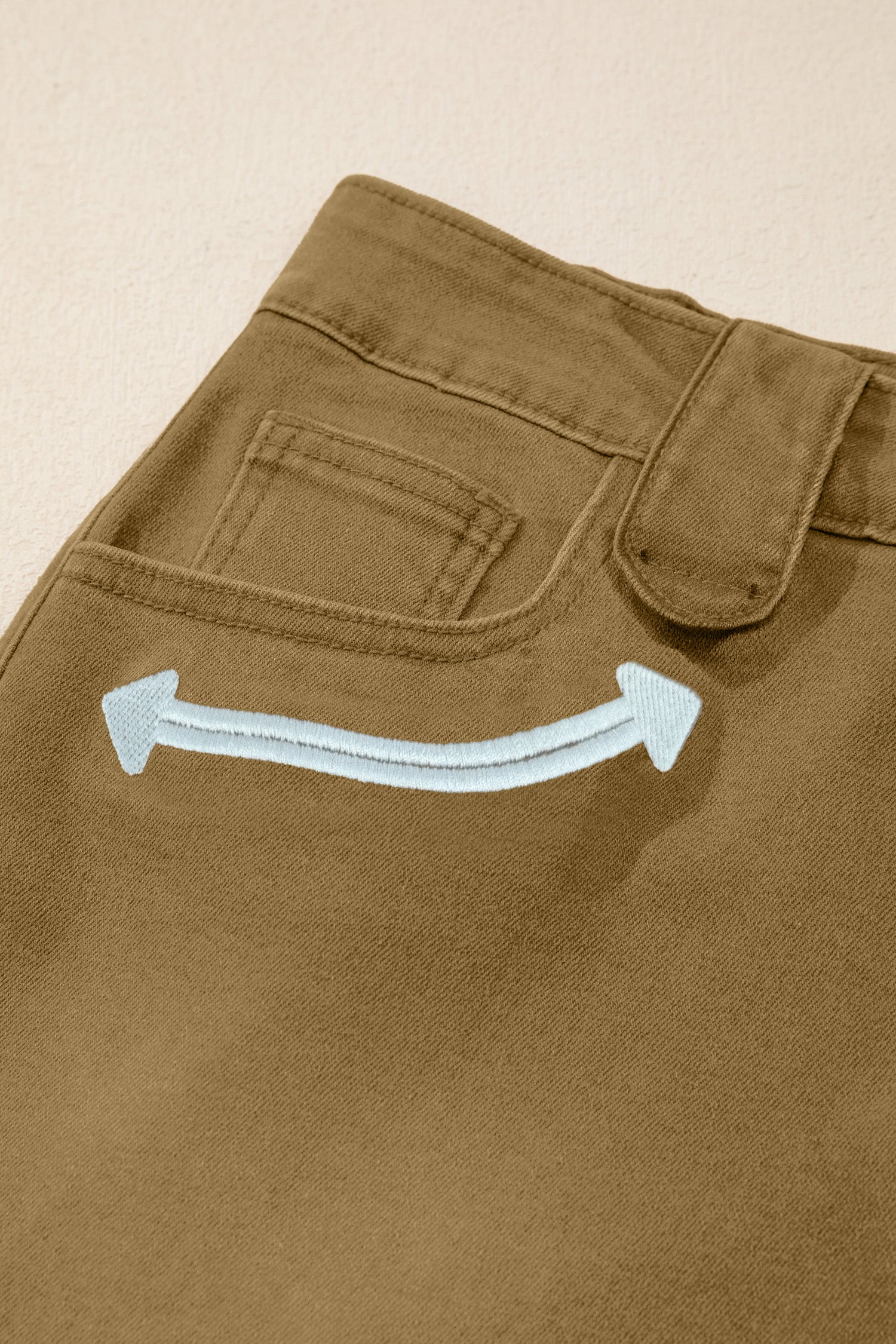 Contrast Arrow Detail Western Denim Shorts – Pale Khaki