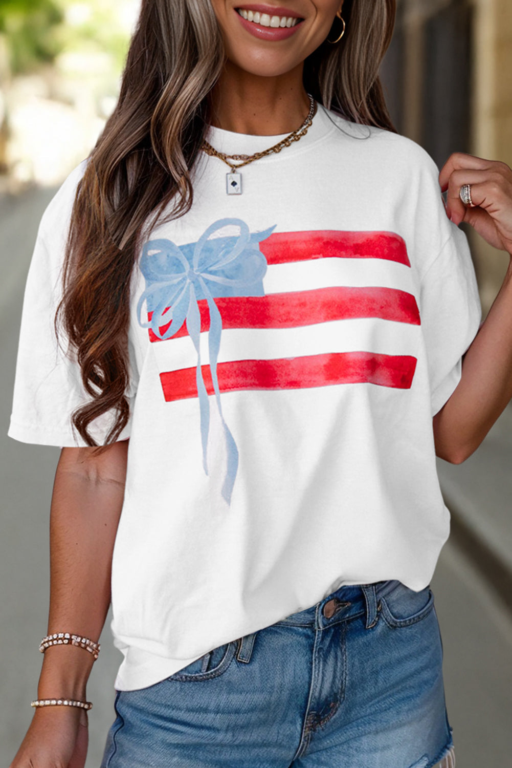 White Flag Bow Graphic Crewneck Tee eAura