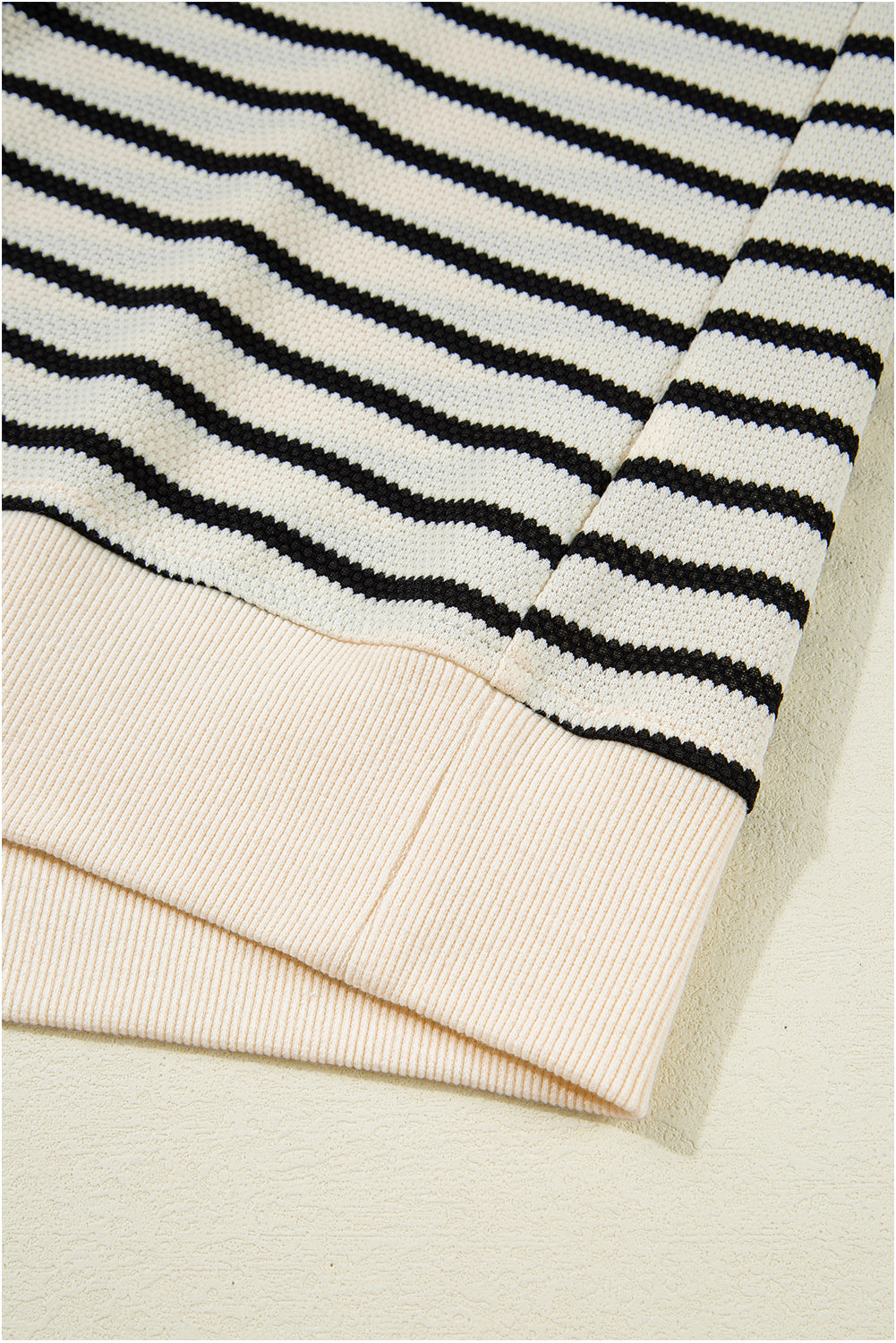 Black Stripe Scallop Lace Trim Ruffle Short Sleeves Crewneck Top eAura