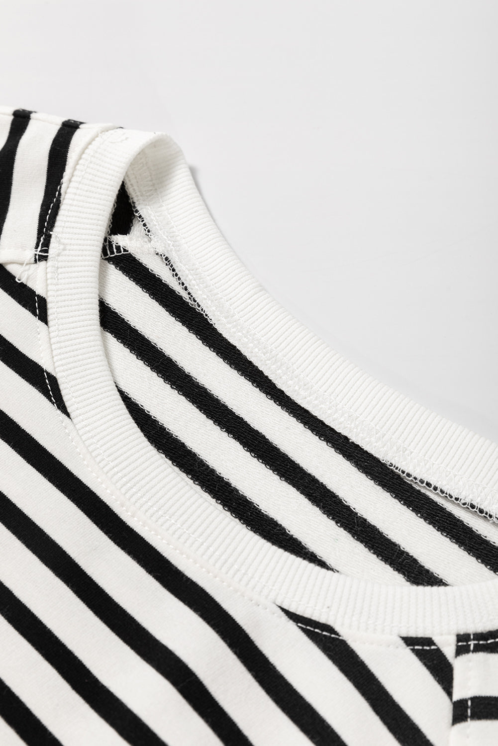 Black Stripe Raglan Sleeve Side Slits Loose Sweatshirt eAura