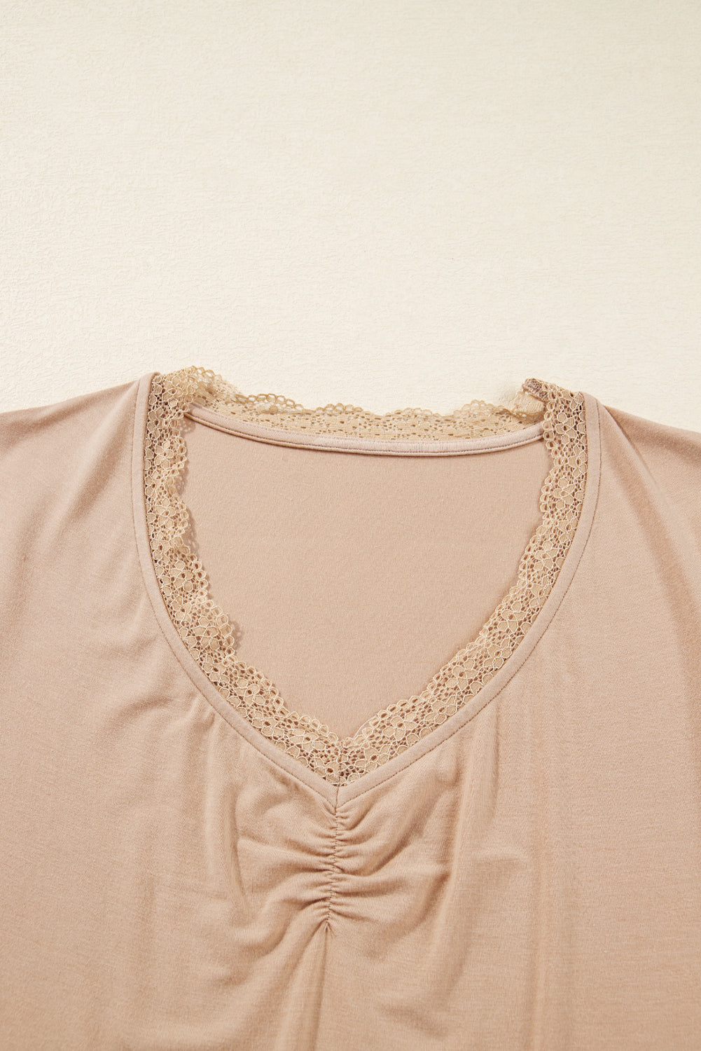 Lace-trimmed Sweetheart Neckline Ruched Detail Long Sleeve T-shirt eAura