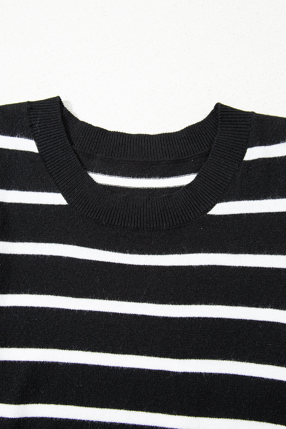 Ribbed Trim Round Neck Bubble Sleeve Knitted Top eAura