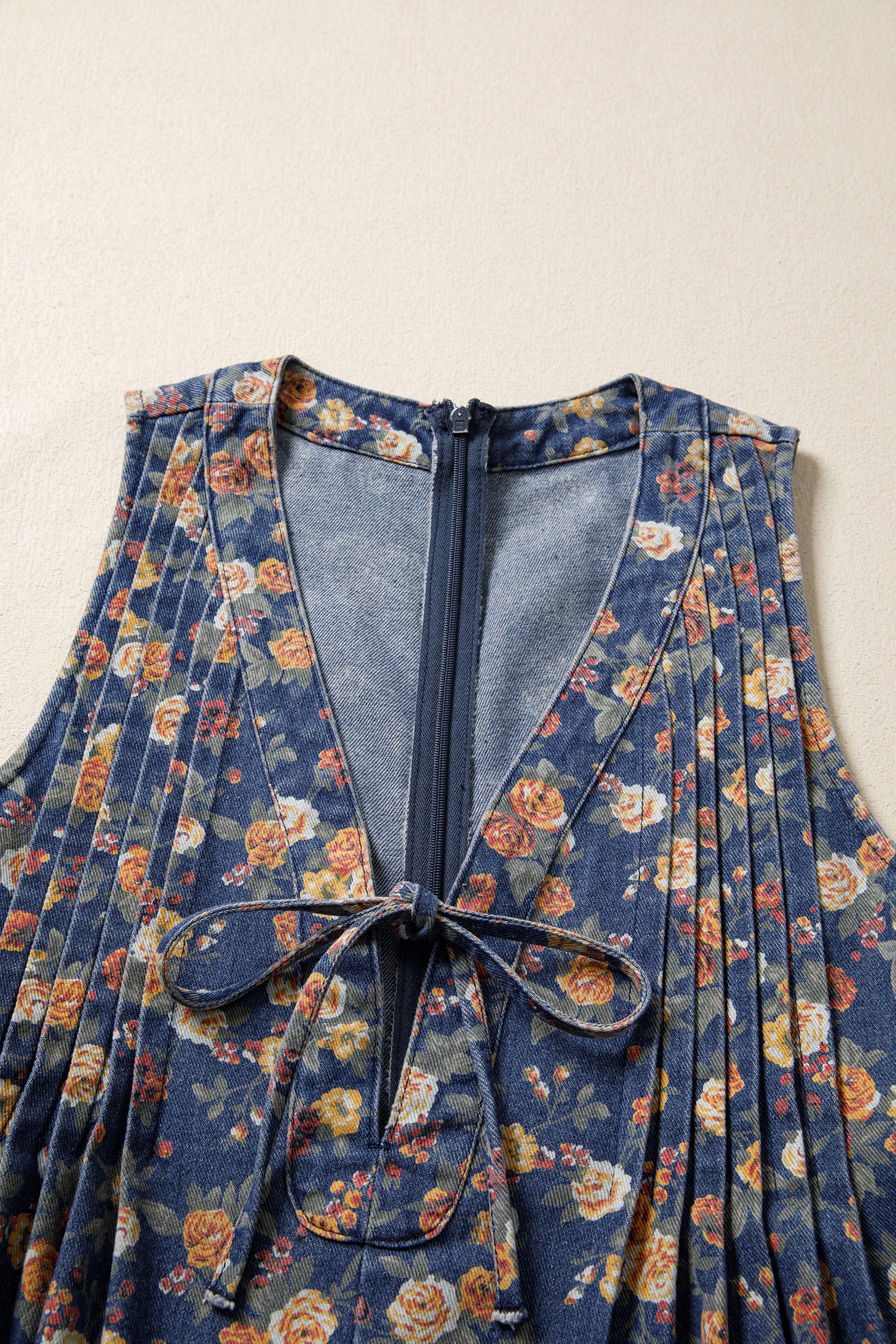 Retro Floral Print Bow Tie V Neck Sleeveless Pleated Loose Denim Romper – Blue