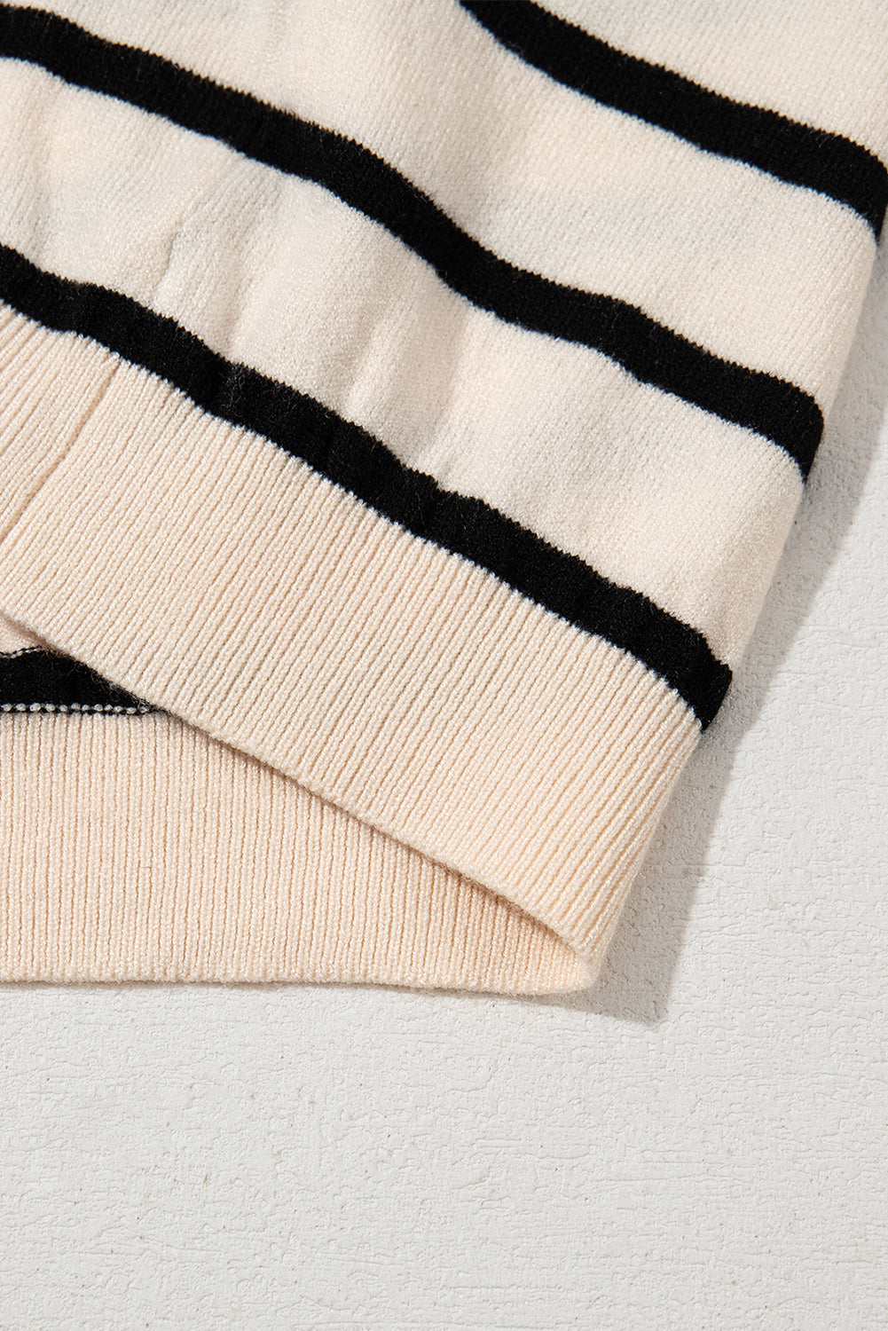 Ribbed Trim Round Neck Bubble Sleeve Knitted Top eAura