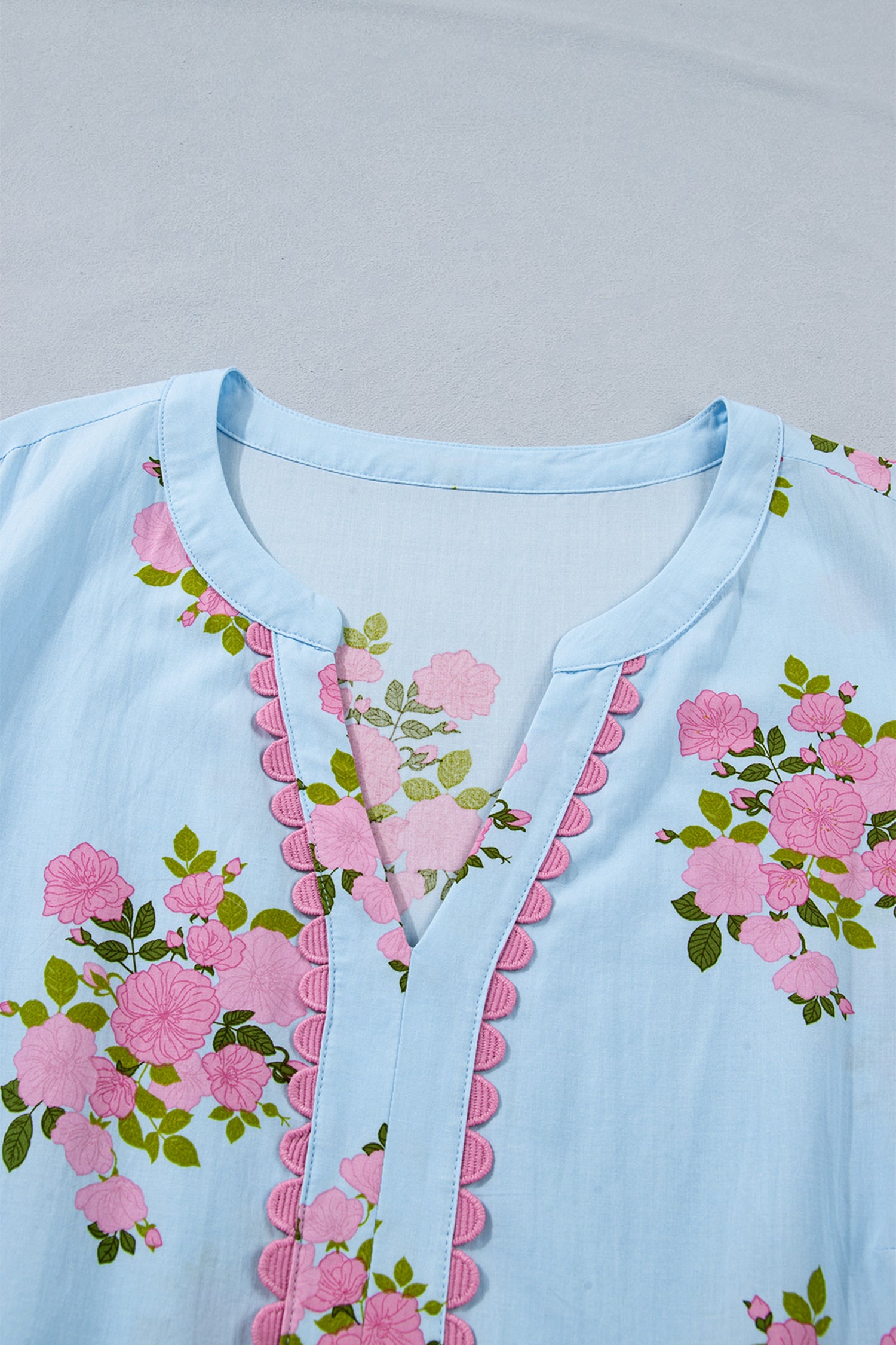 Sky Blue Plus Size Floral Print Scalloped Trim V-Neck Dress – Light Blue