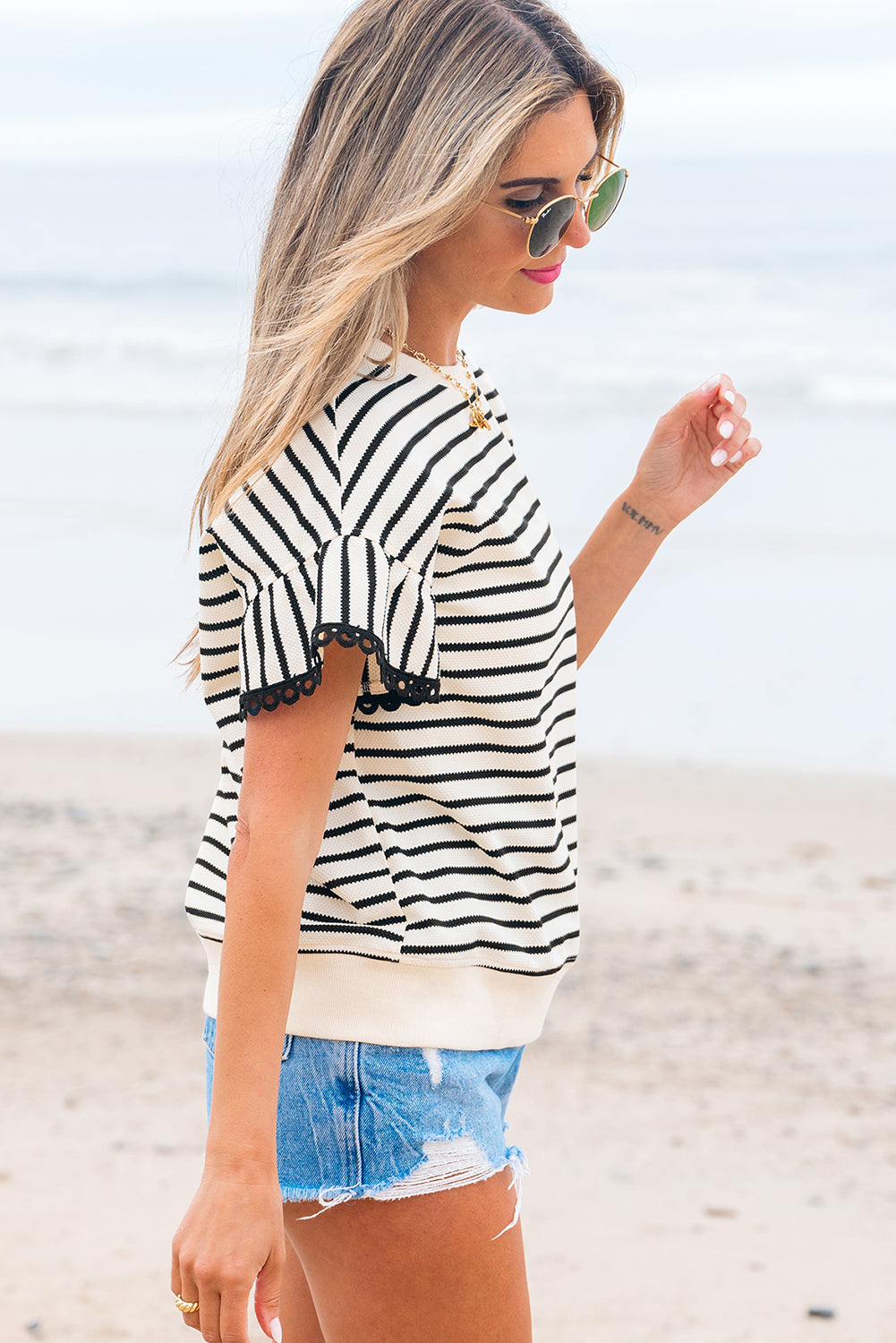 Black Stripe Scallop Lace Trim Ruffle Short Sleeves Crewneck Top eAura