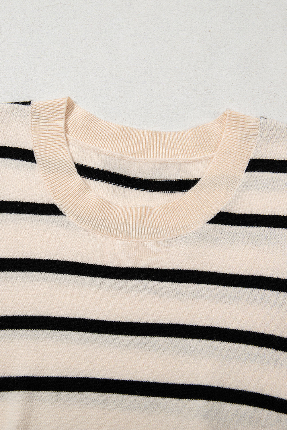 Ribbed Trim Round Neck Bubble Sleeve Knitted Top eAura