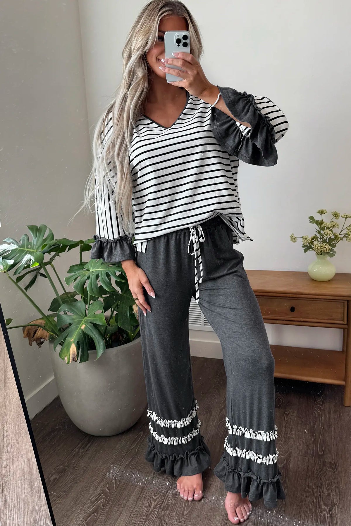 V Neck Ruffle Contrast Sleeve Top Drawstring Pants 2pcs Set – Grey Stripe