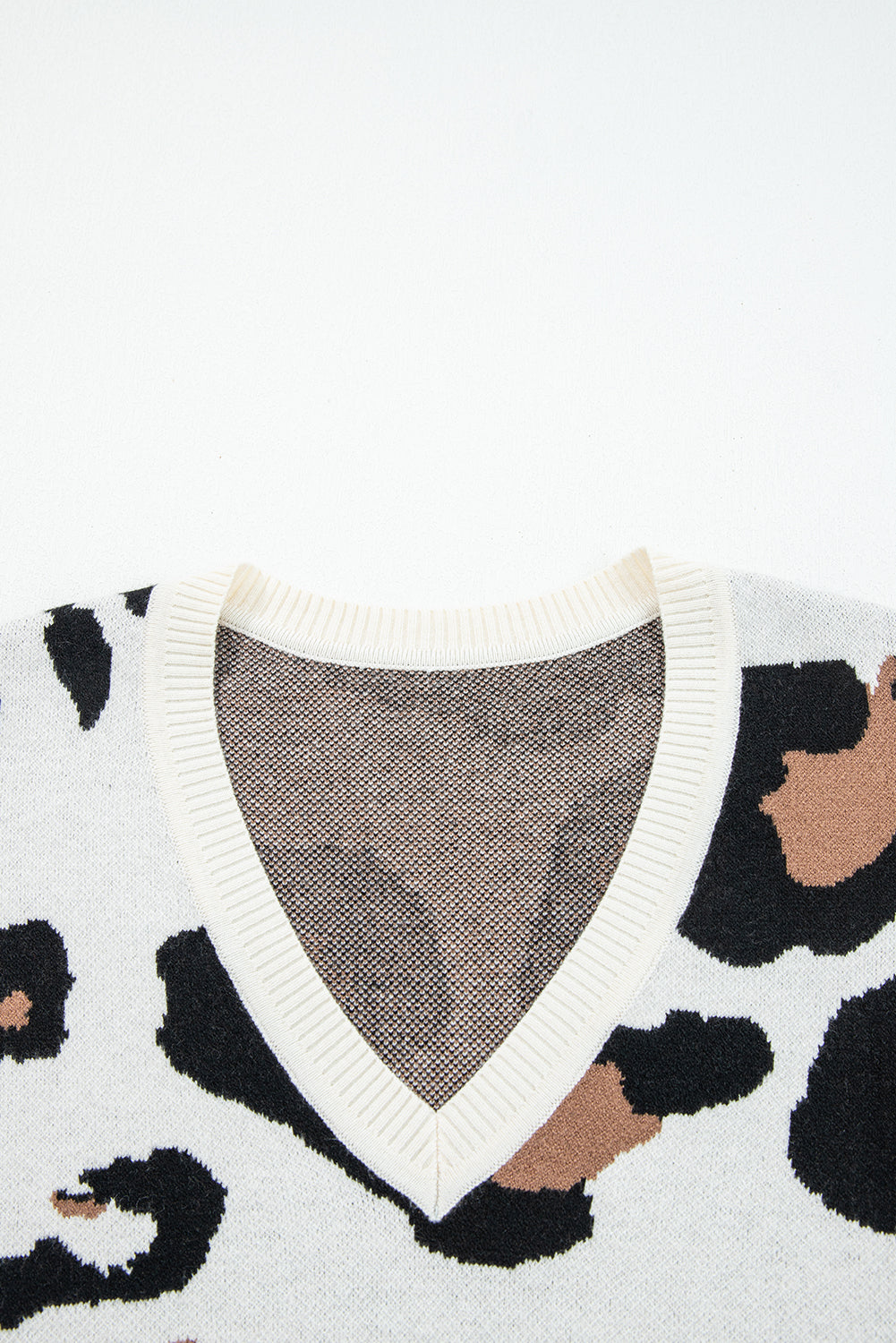 Leopard Print Patchwork Sleeve V-Neck Sweater eAura