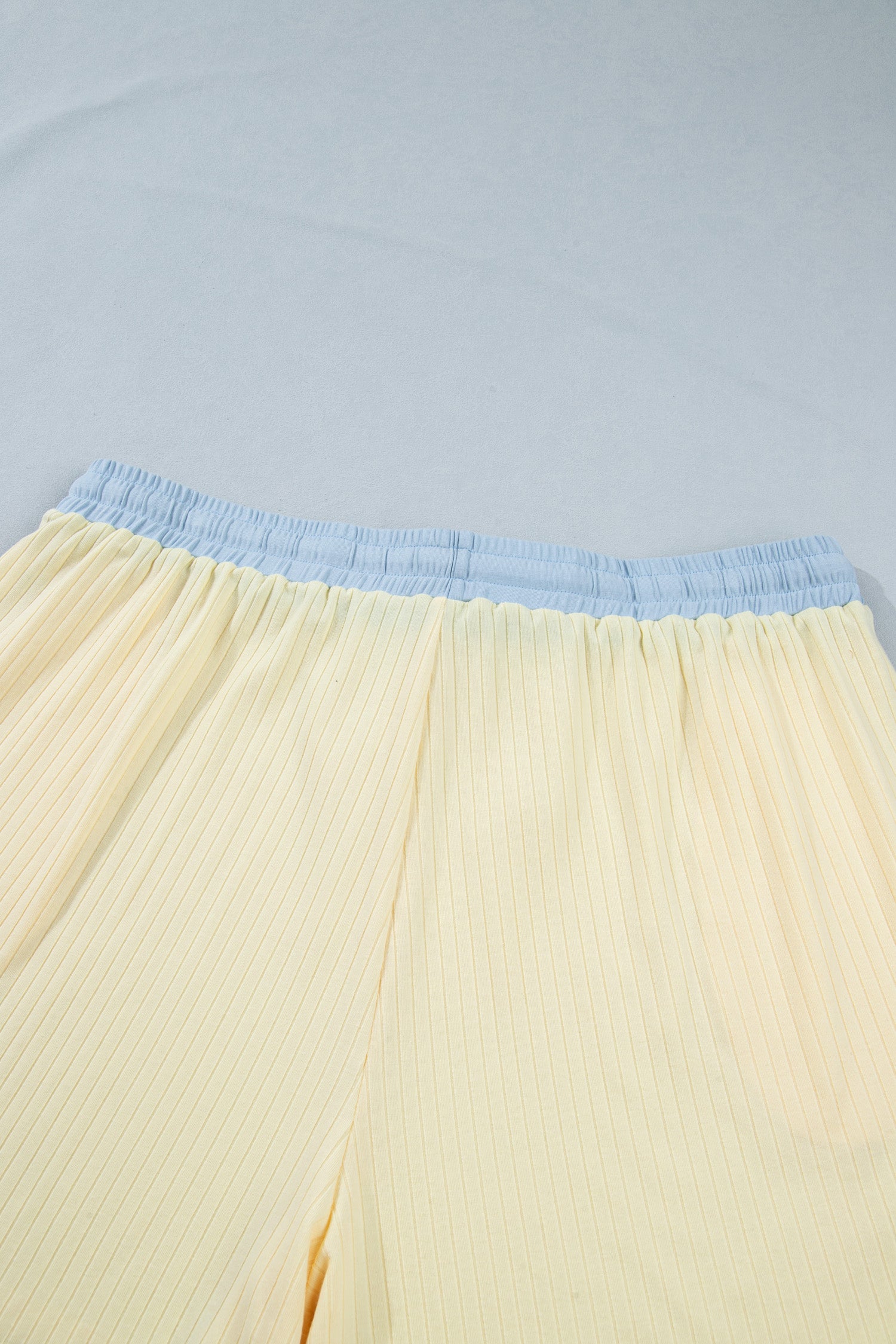 Cream Plus Size Ribbed Color Block Trim Drawstring Shorts 2pcs Set – Yellow