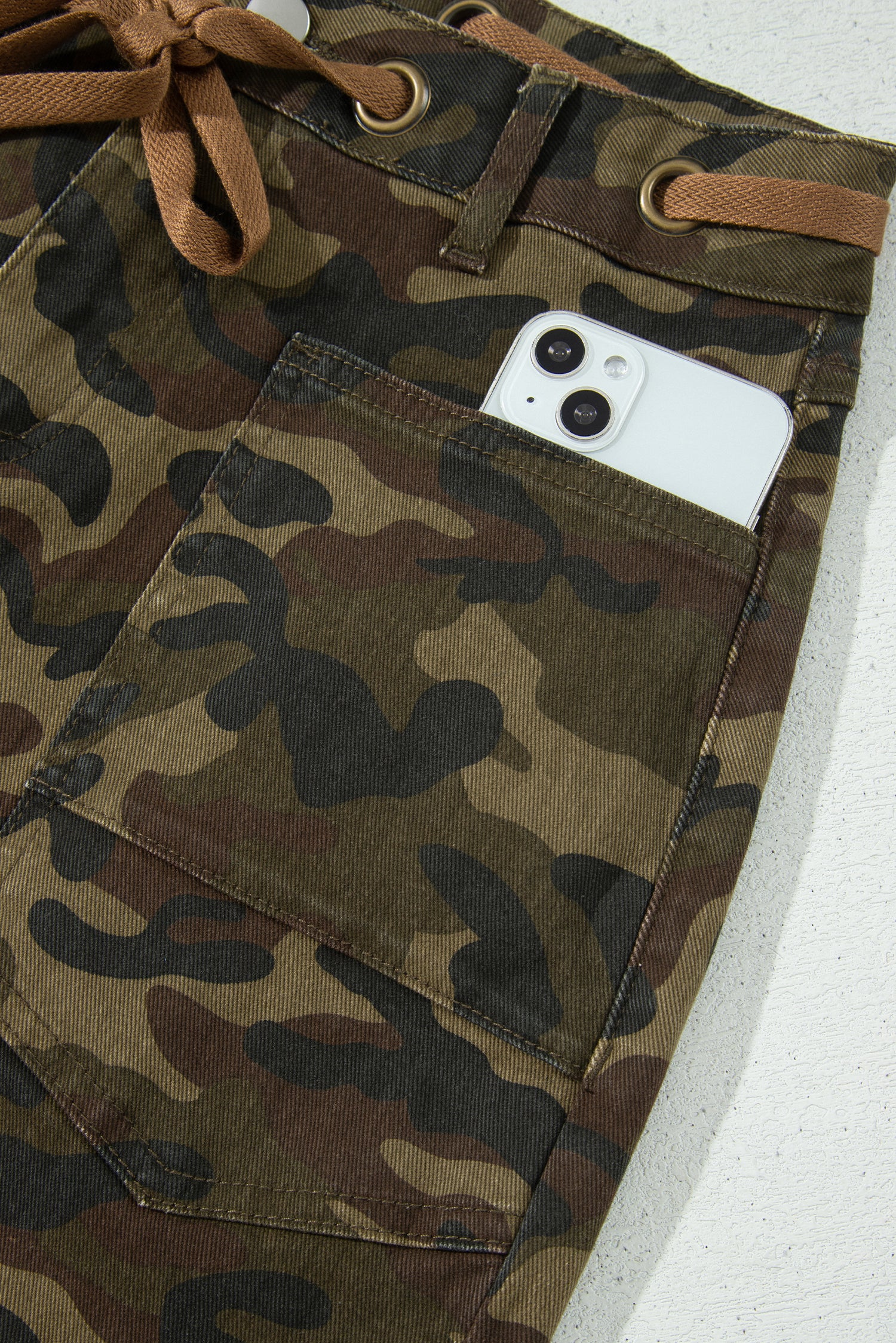 Camouflage Print Retro Grommet Tie Waist Loose Jeans – Multicolour