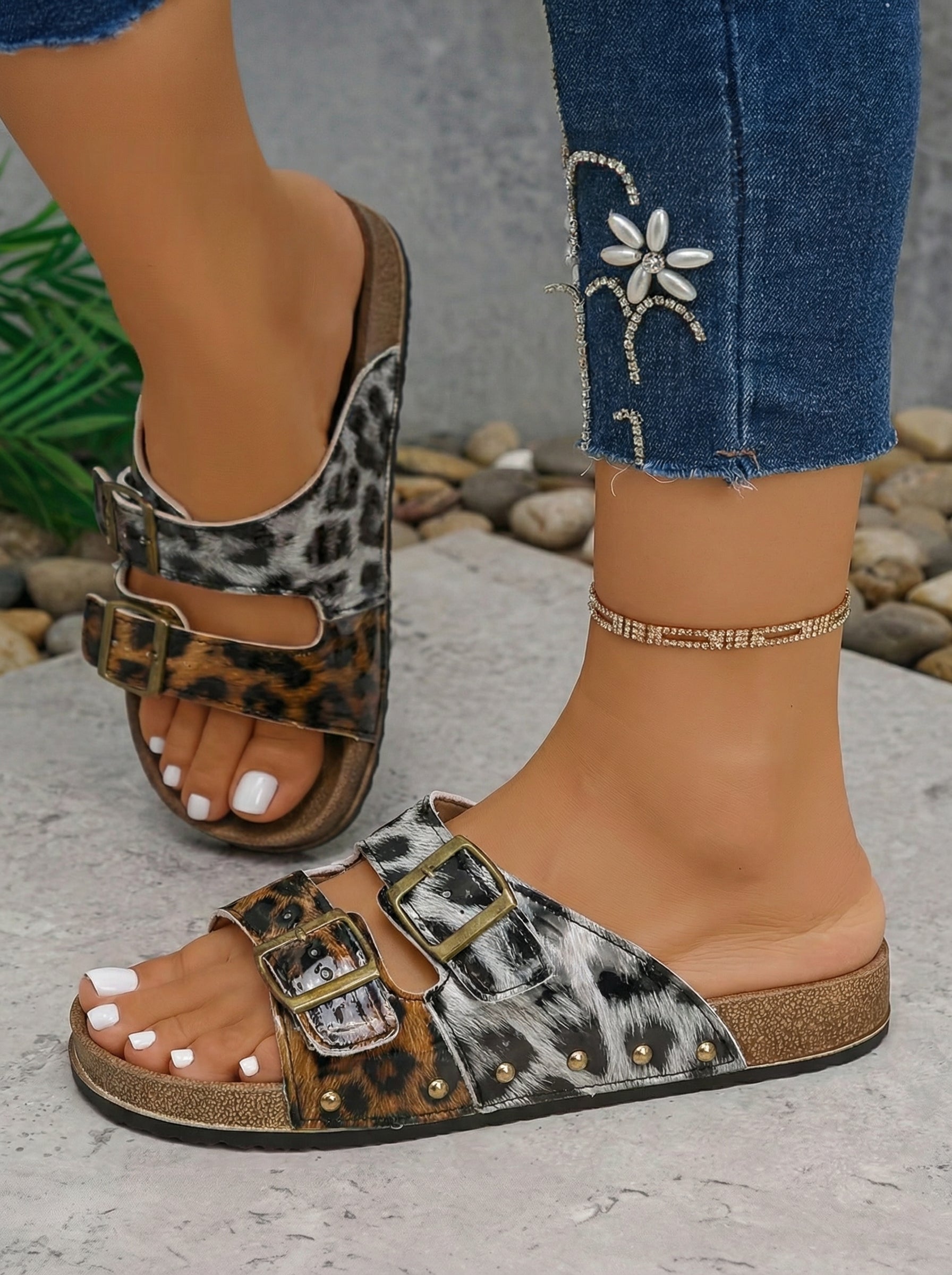 Leopard Two-tone Retro Buckle Straps Hollowed Faux Suede Sandals