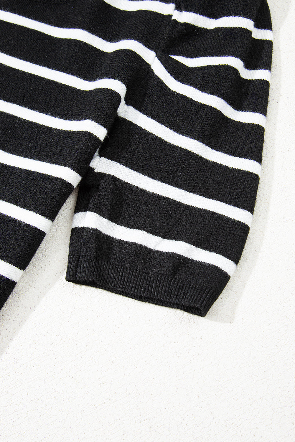 Ribbed Trim Round Neck Bubble Sleeve Knitted Top eAura