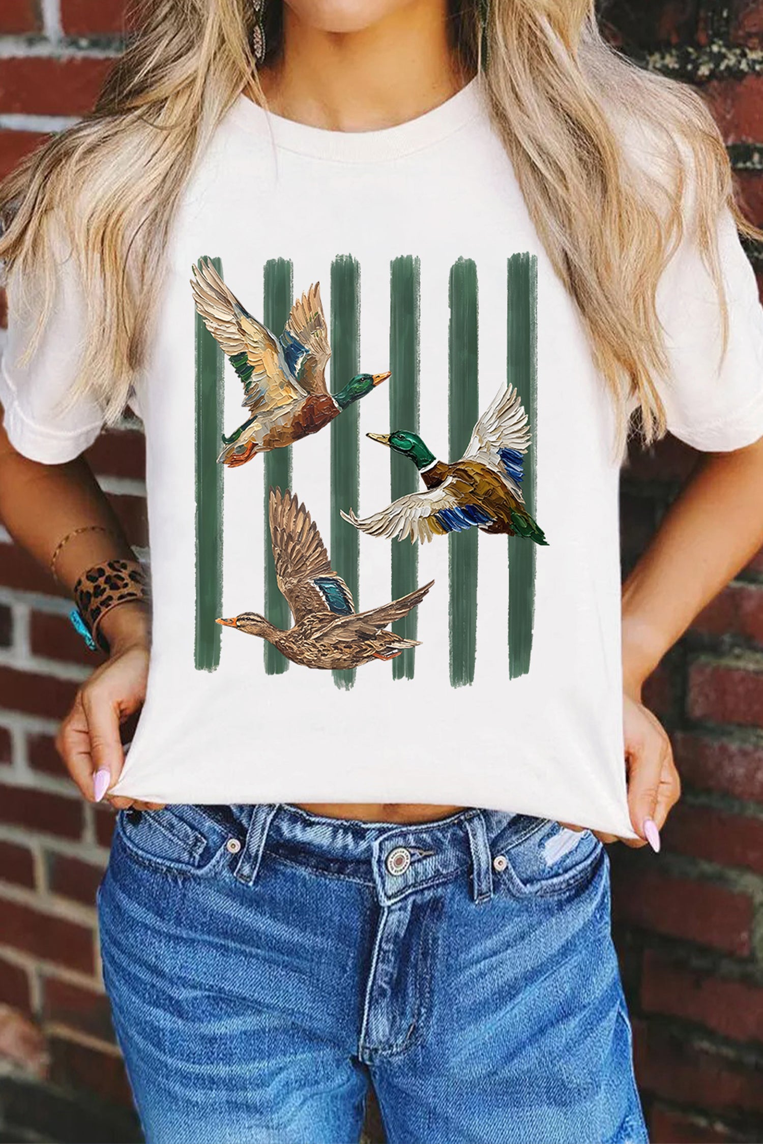 Western Mallard Stripes Printed Graphic Round Neck Casual Tee – White