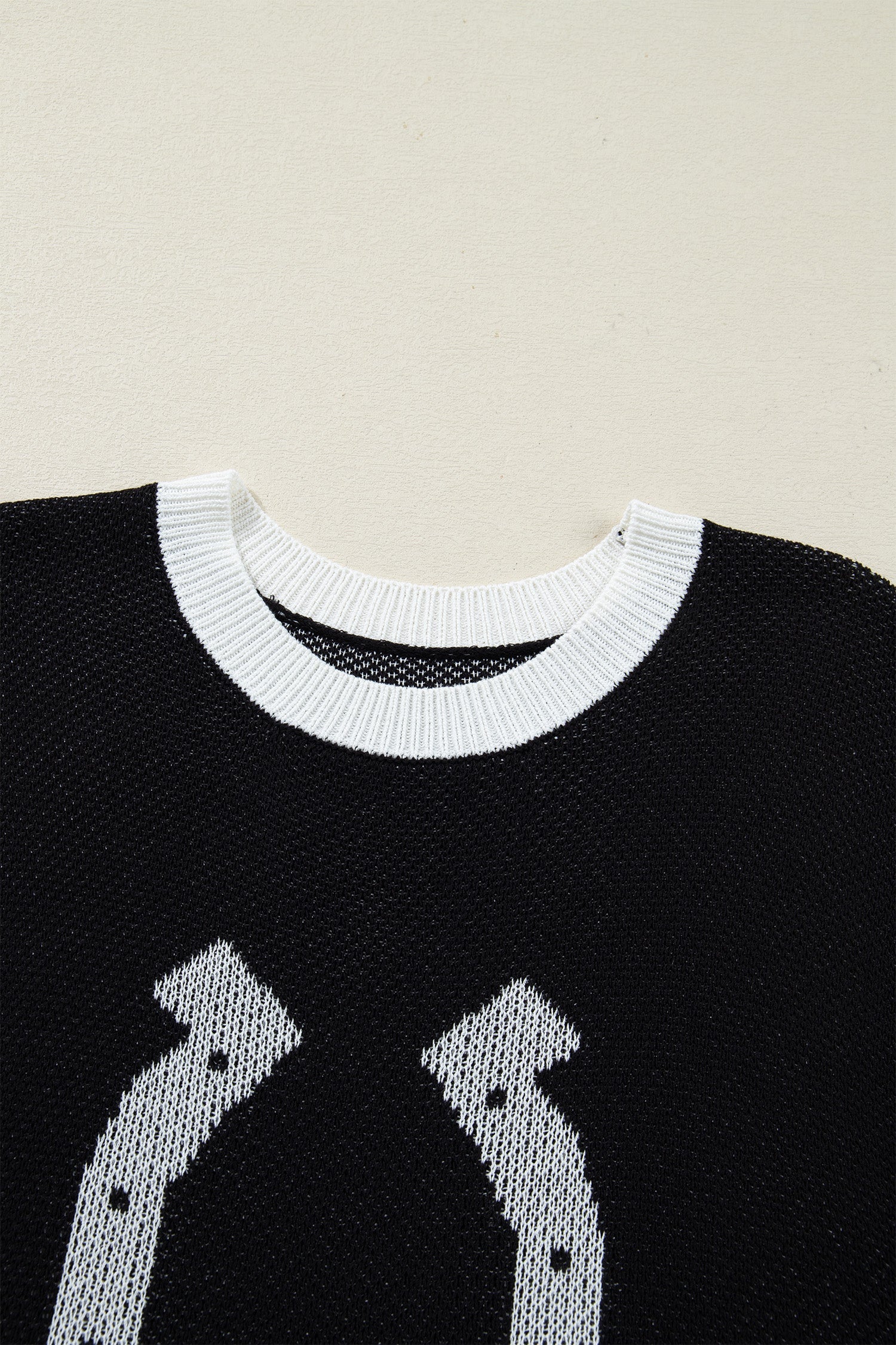 Black Horse Shoe Pattern Contrast Trim Short Sleeve Sweater - Sweaters & Cardigans/Short