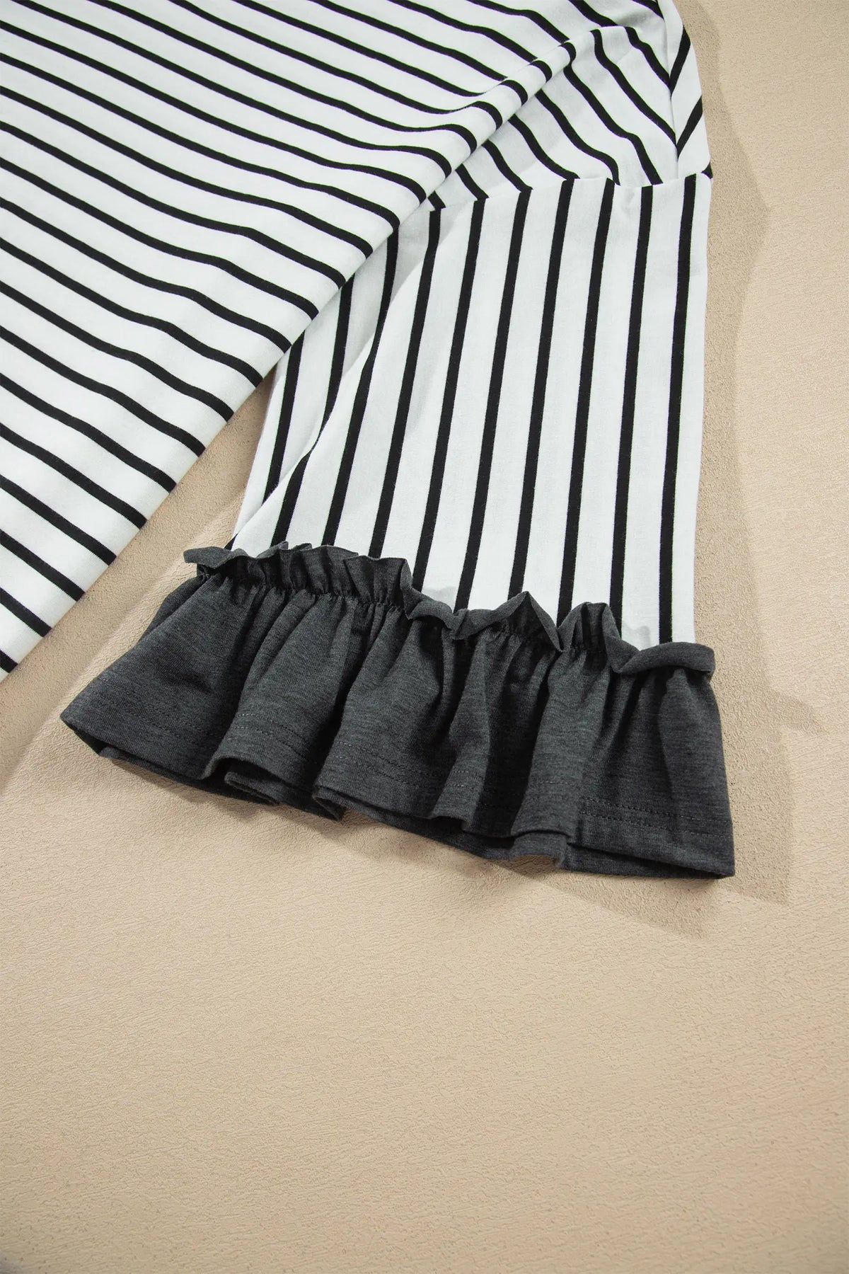 V Neck Ruffle Contrast Sleeve Top Drawstring Pants 2pcs Set – Grey Stripe