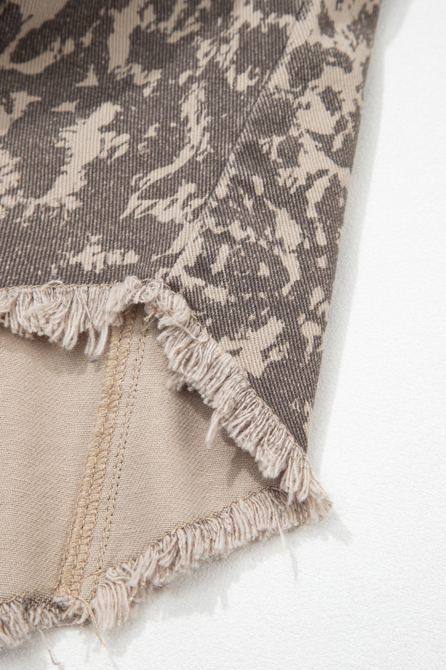 Abstract Print Long Sleeve Collar Raw Hem Denim Jacket – Khaki