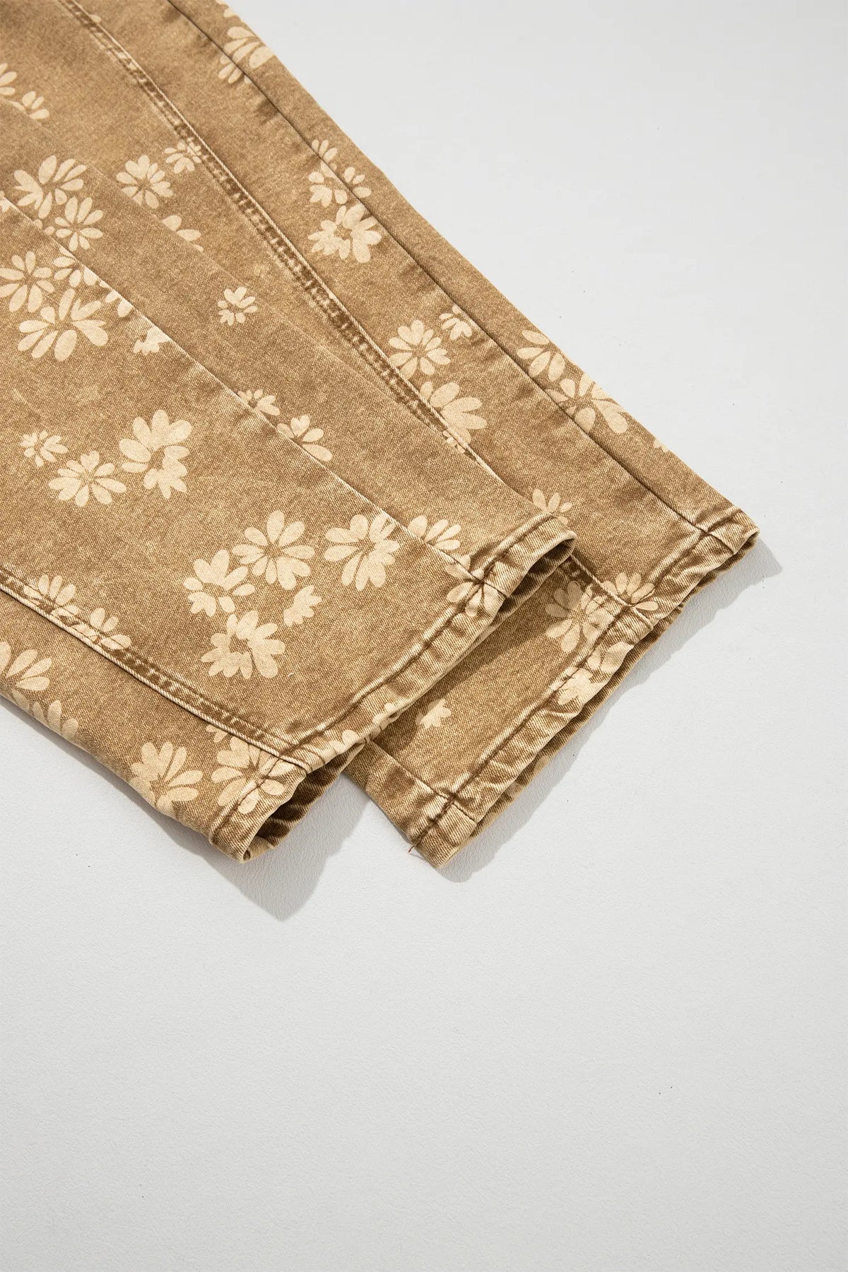 Floral Print Metal Button Pleated Straight Leg Jeans – Khaki