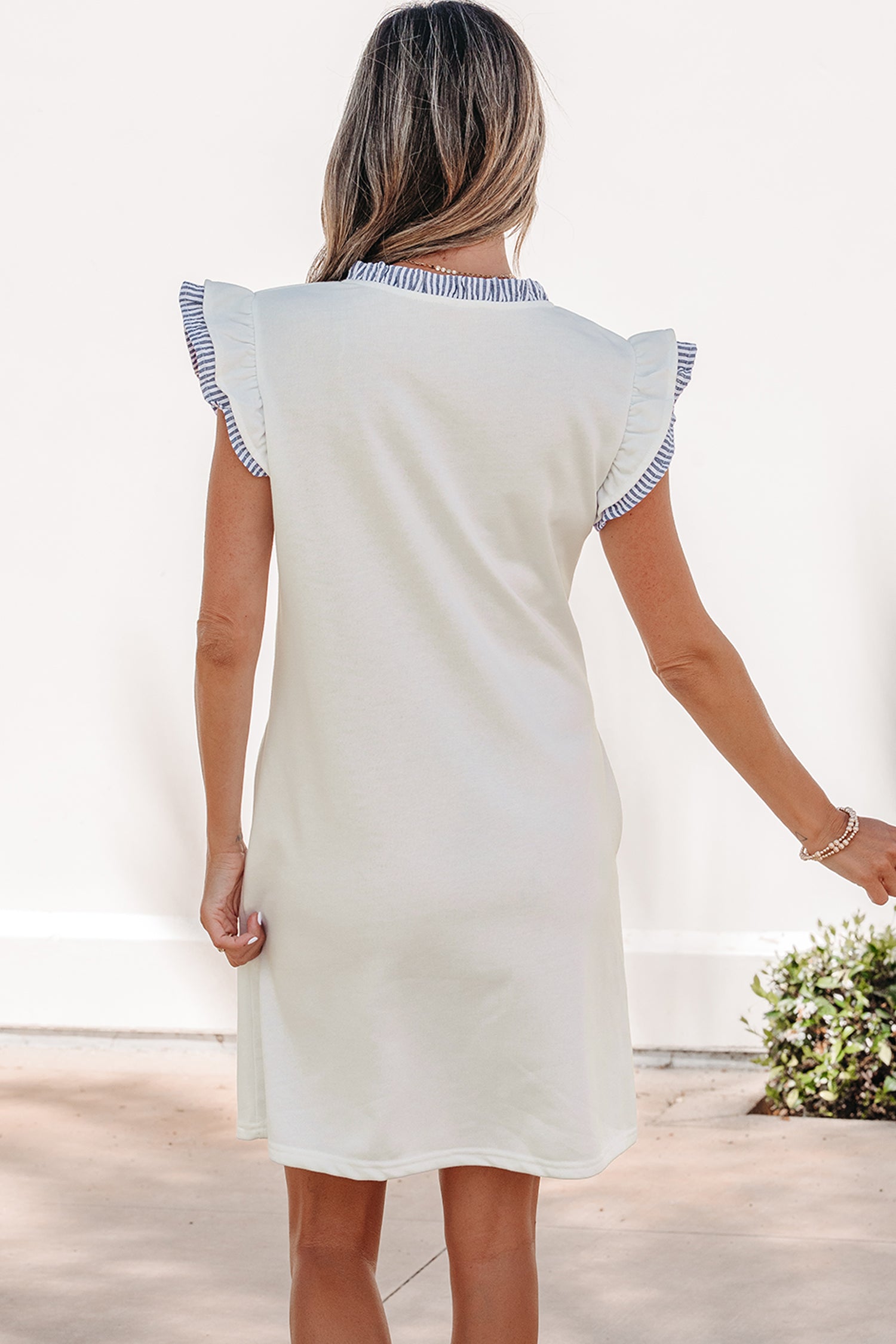 Contrasted Striped Patchwork Split Neck Ruffle Trim Sleeveless Dress – White